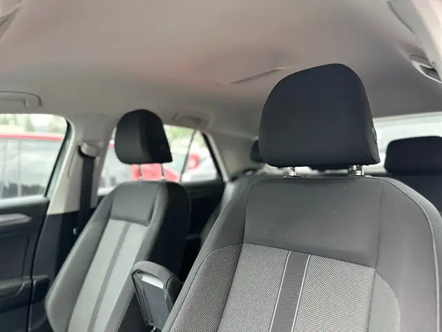 Volkswagen T-Roc view 10