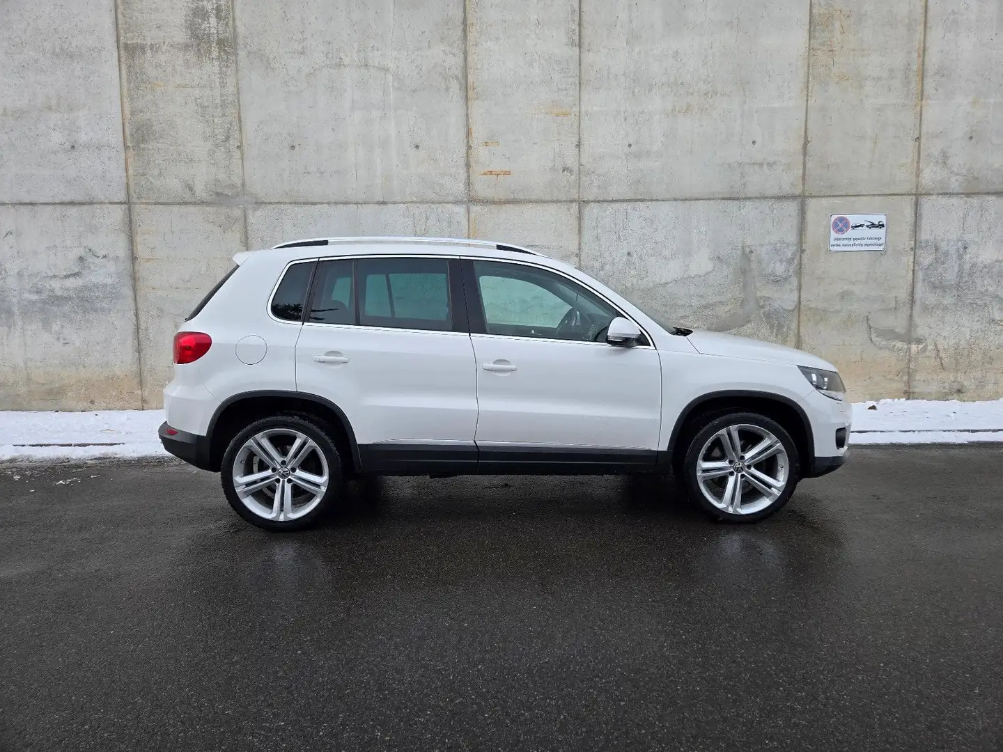Volkswagen Tiguan Sport&Style 4Motion 2,0TDI 140PS AHK Weiß - 2