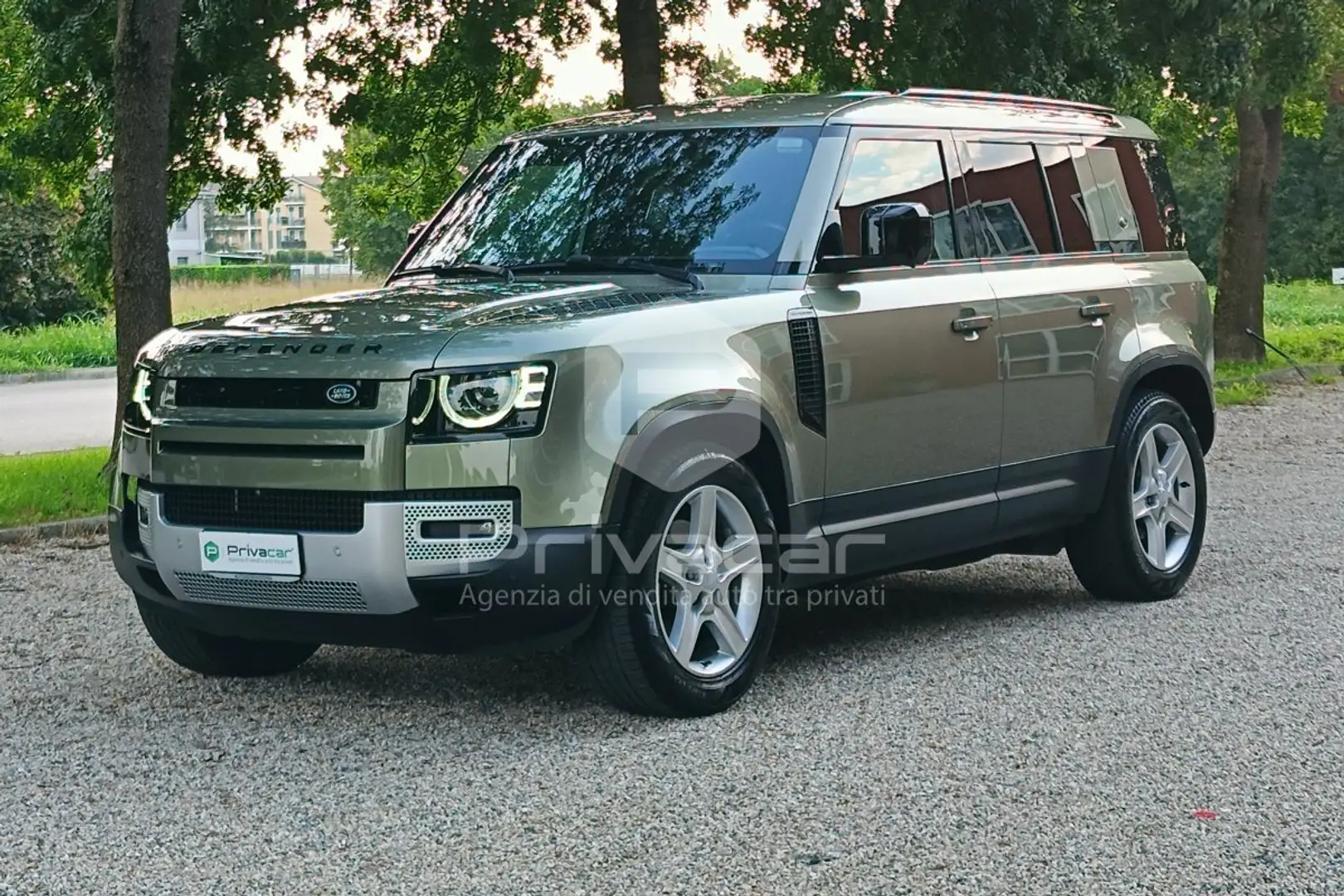 Land Rover Defender Defender 110 3.0D I6 200 CV AWD Auto SE Argento - 1