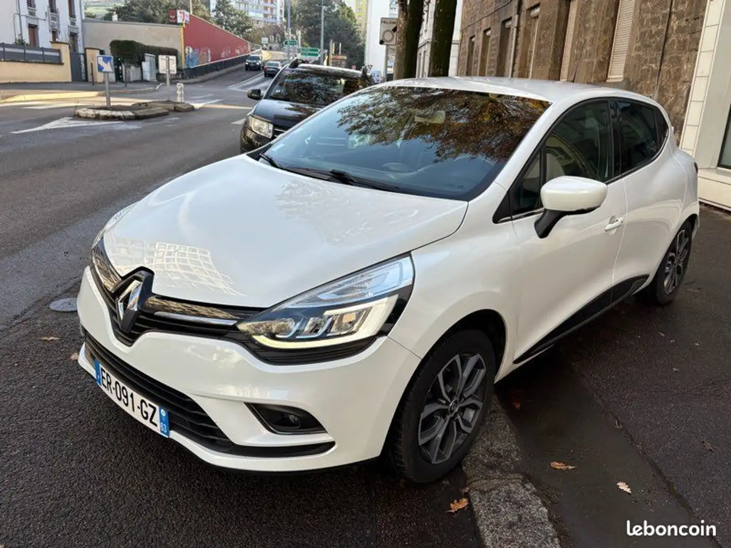 Renault Clio Intens Tce 90 full led parfait état 10-17 Blanc - 2