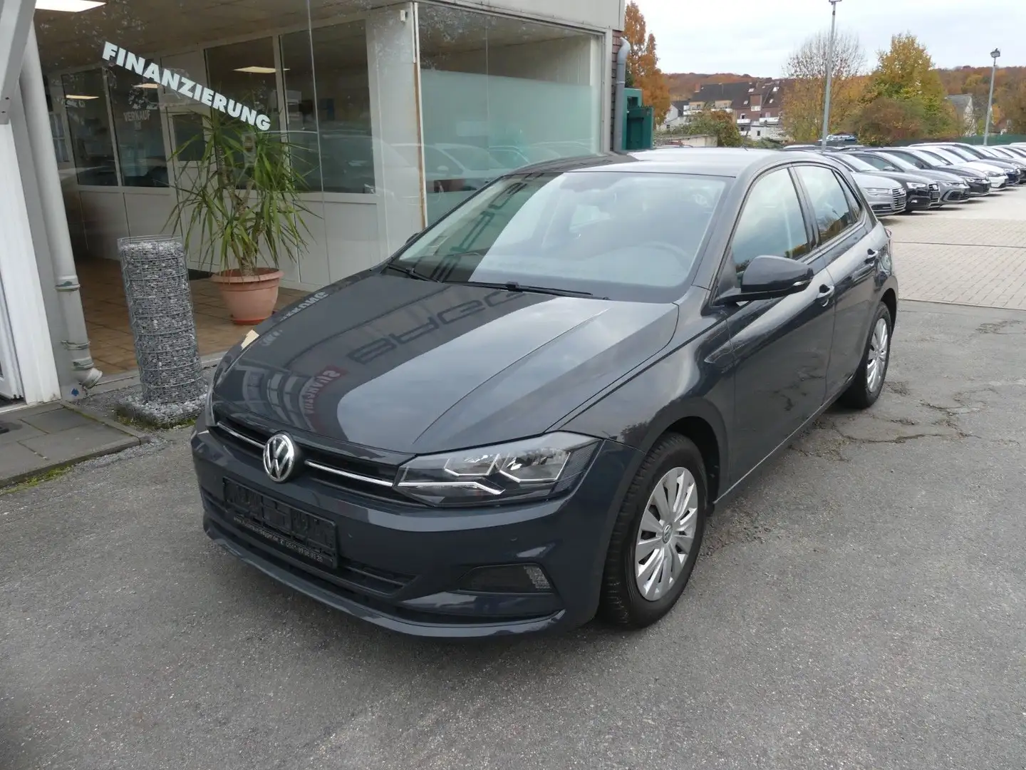 Volkswagen Polo VI Comfortline Gris - 2