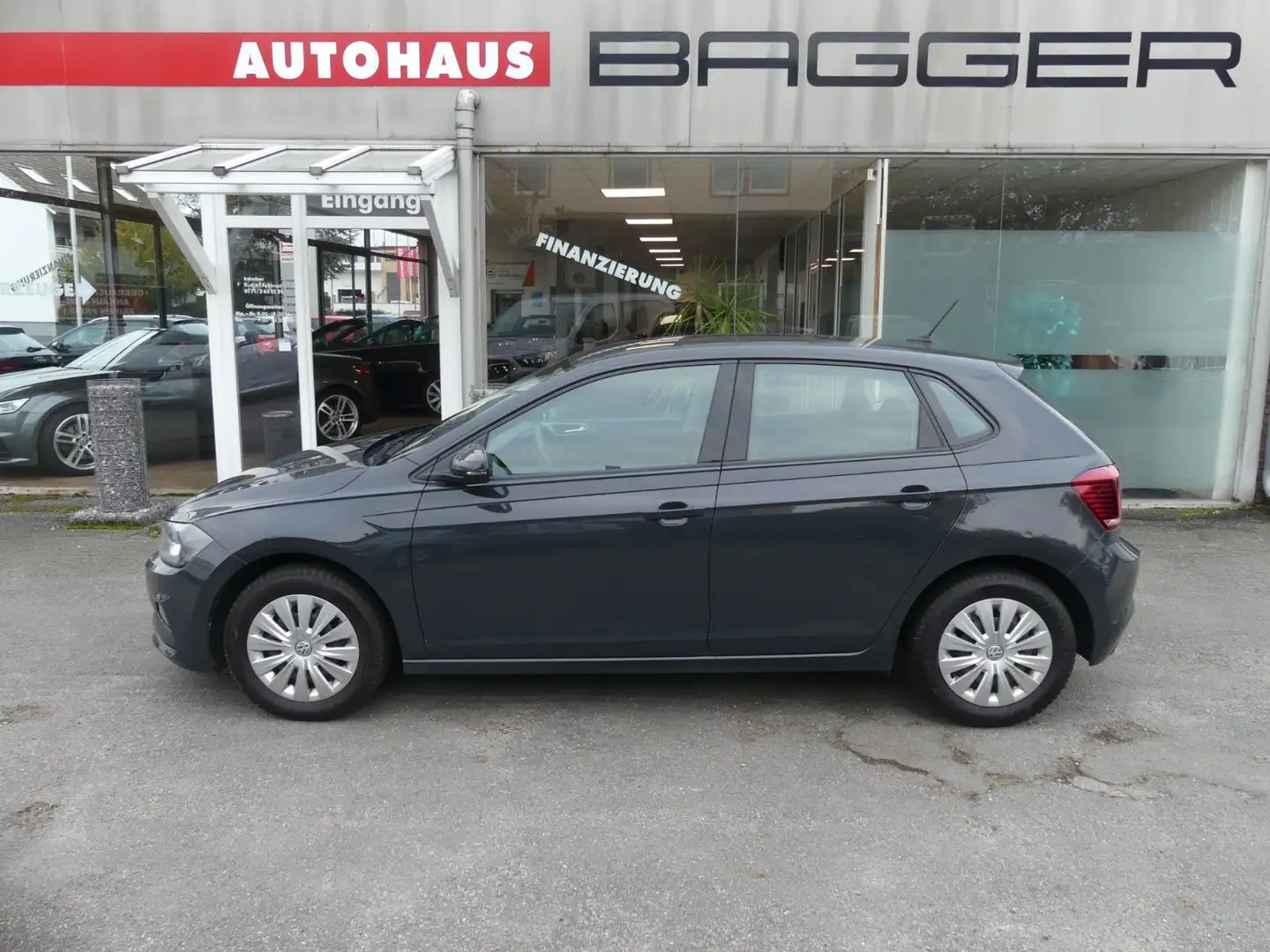 Volkswagen Polo VI Comfortline Gris - 1