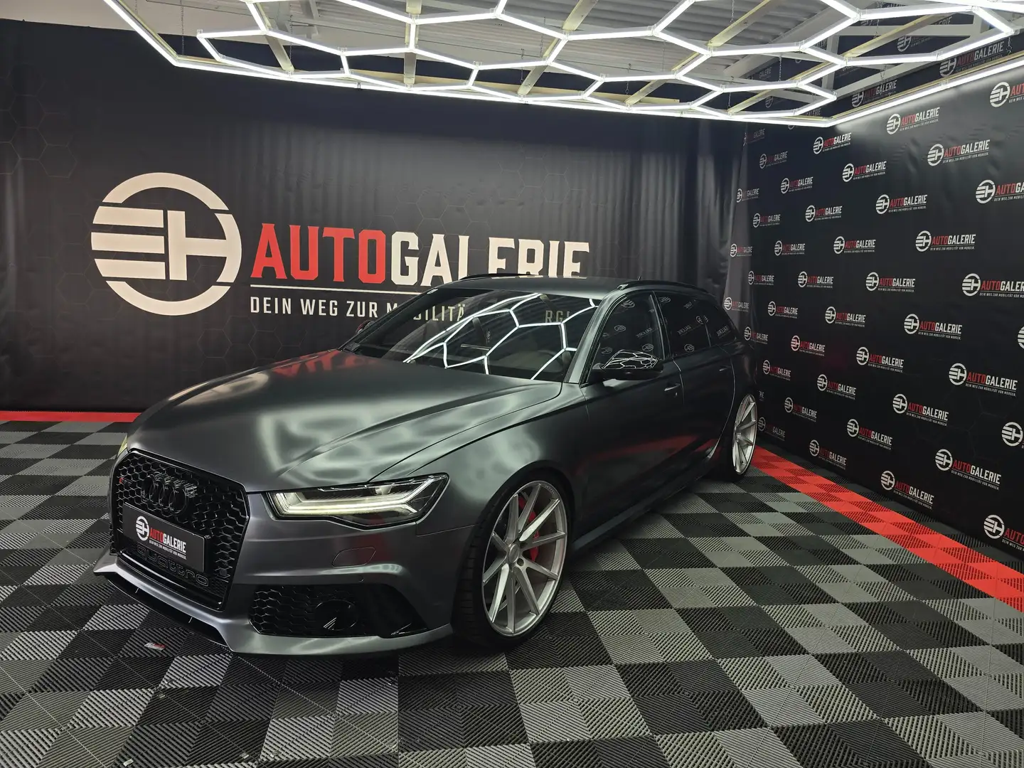 Audi RS6 Avant performance 4,0 TFSI COD tiptronic Grau - 1