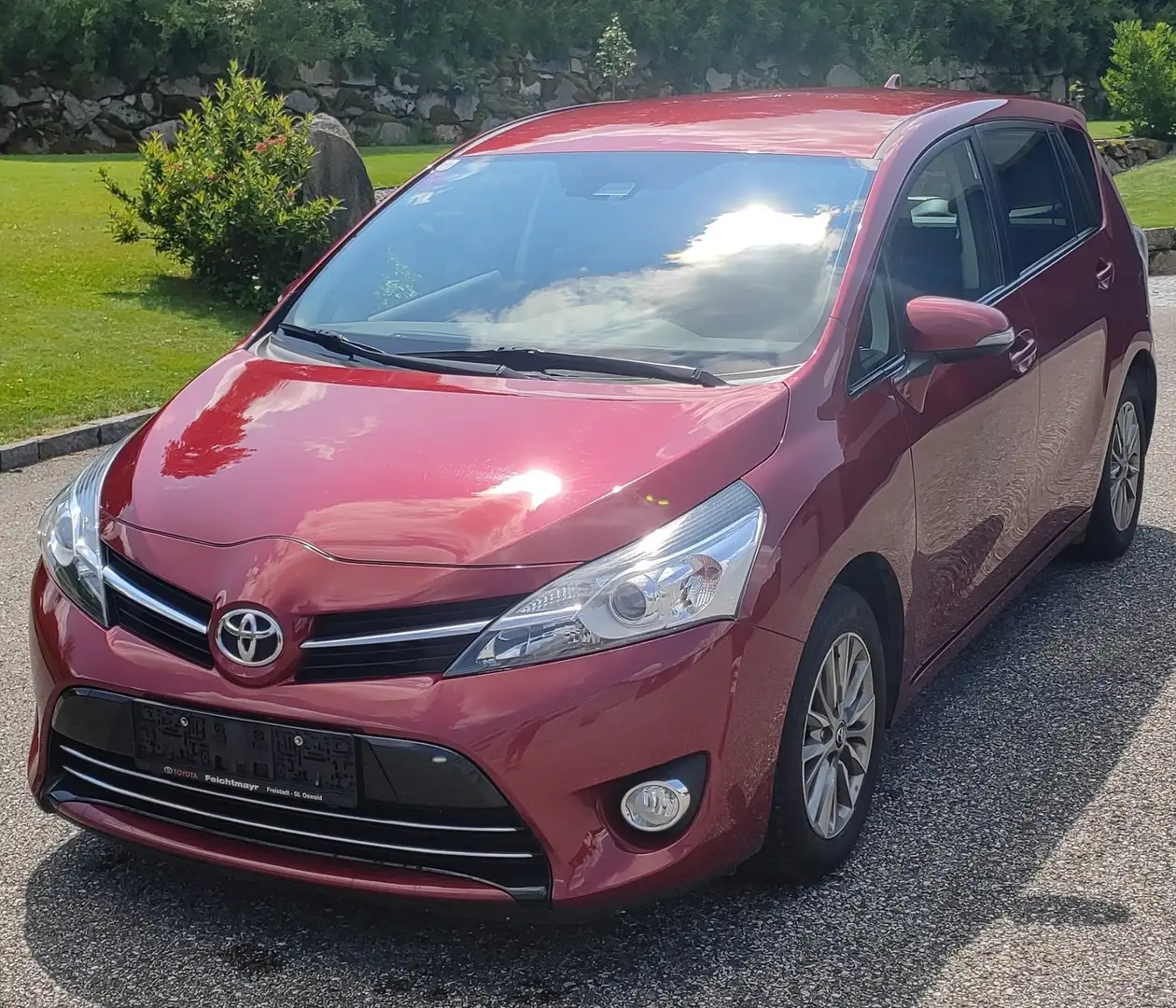 Toyota Verso 1.6 D-4D 5-Sitzer Start/Stop Rot - 1