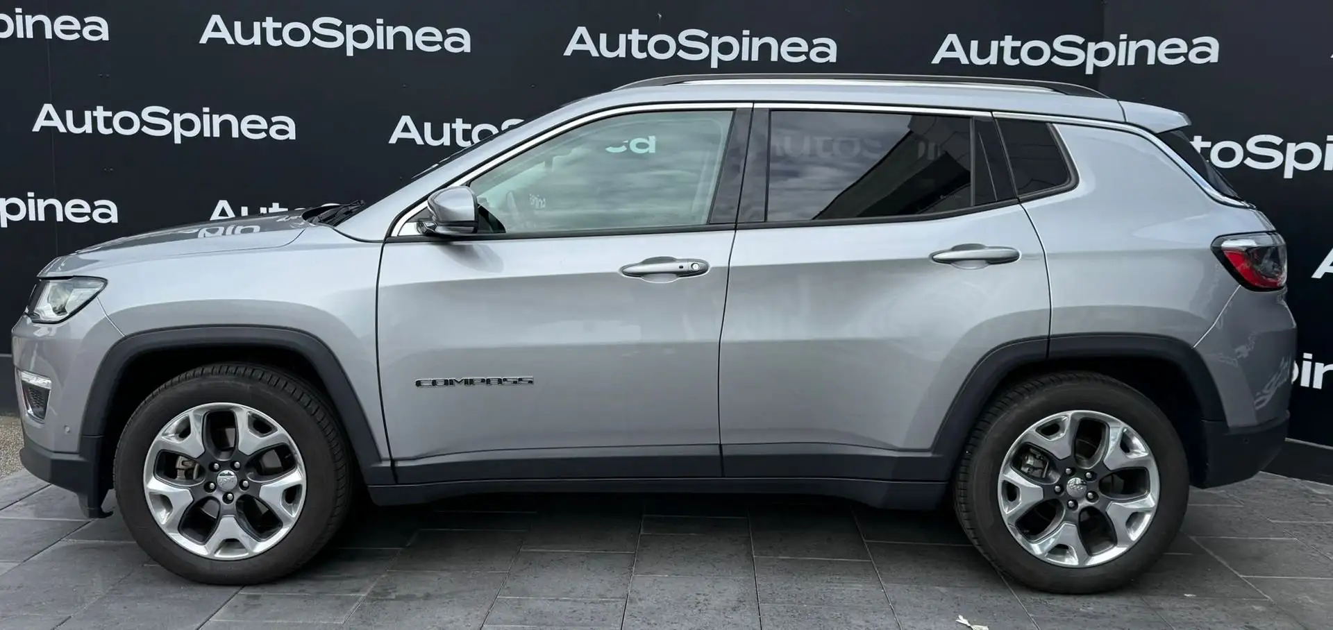 Jeep Compass Compass 1.6 Multijet II 2WD Limited Zilver - 2