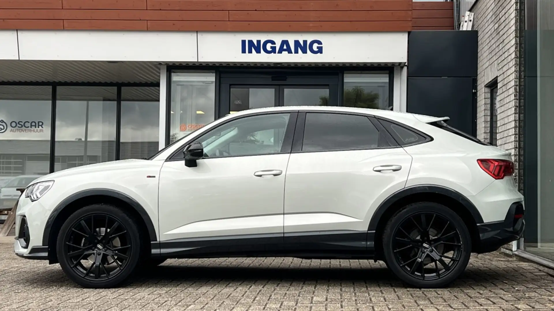Audi Q3 Sportback 35 TFSI S Edition | Navi | Leer | Camera Grau - 2