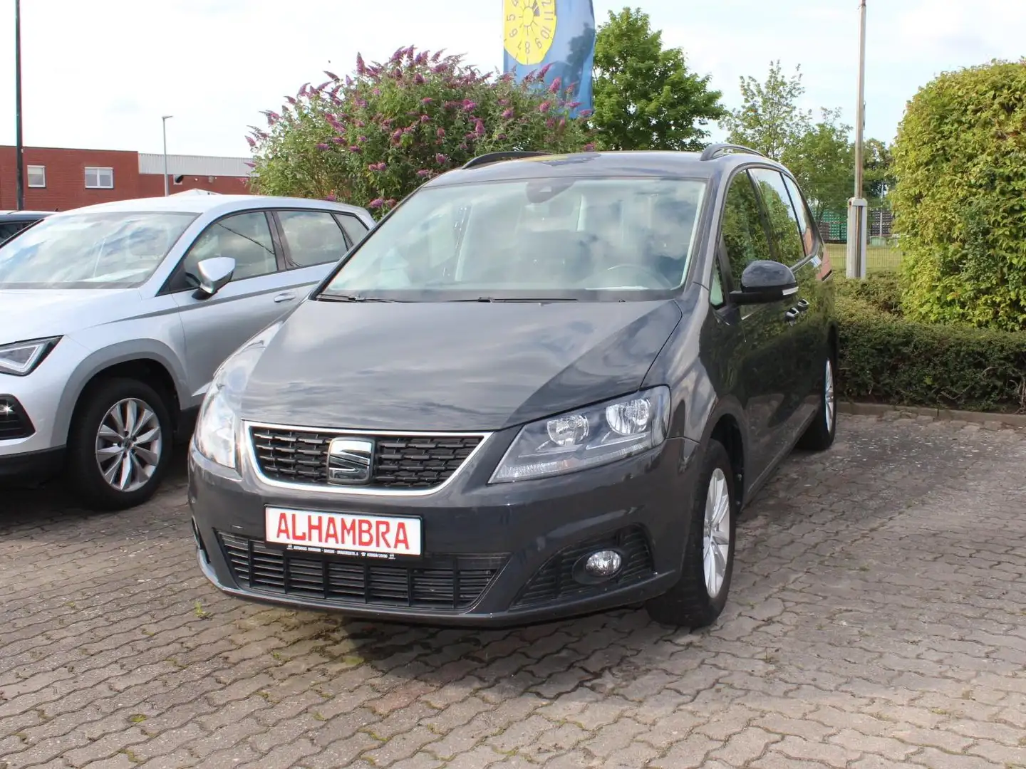 SEAT Alhambra 1.4 TSI S&S OPF STYLE Grau - 2