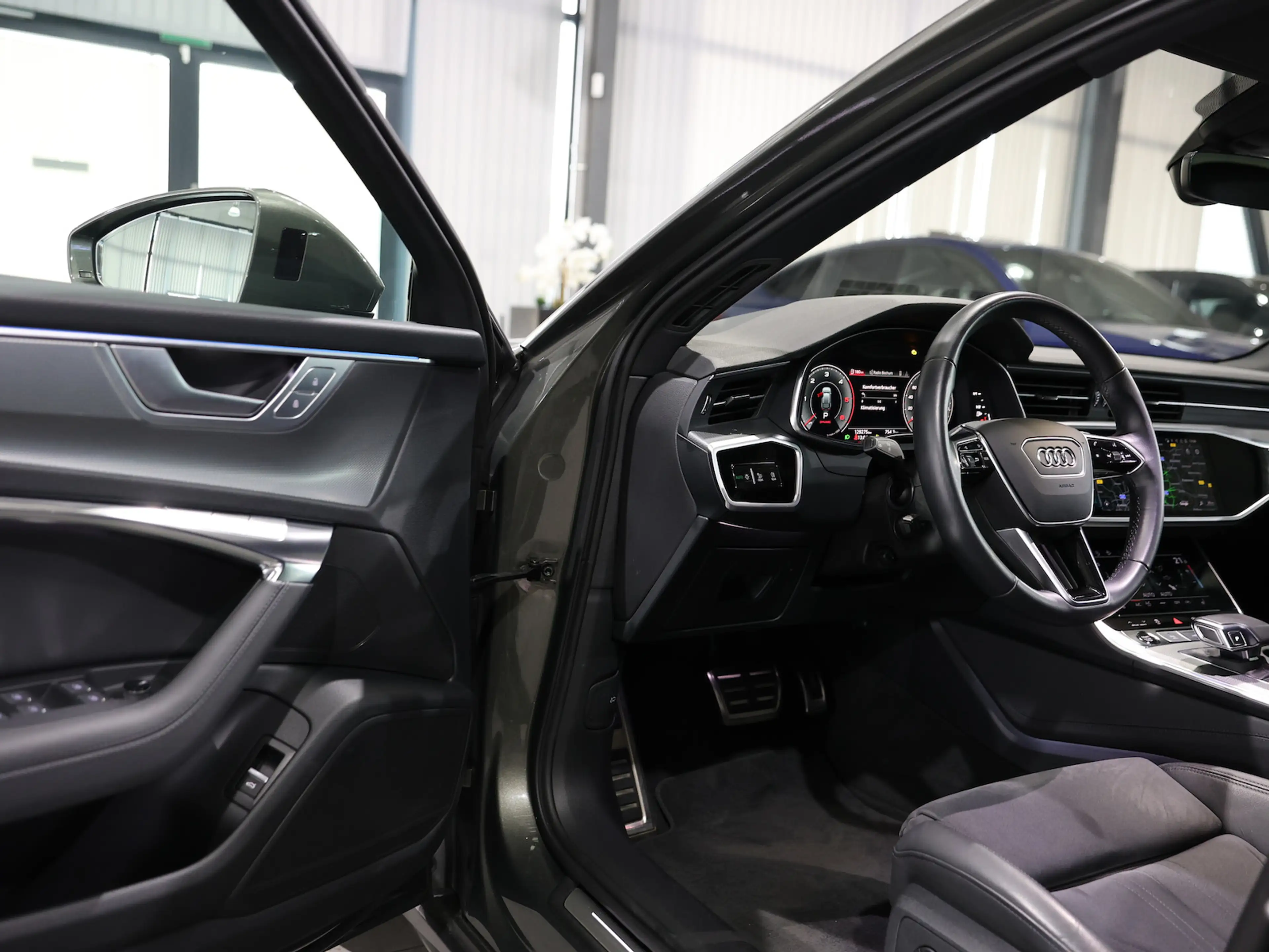 Audi A6 allroad 50 TDI INDIVIDUAL EXCLUSIVE BLACK — photo 12
