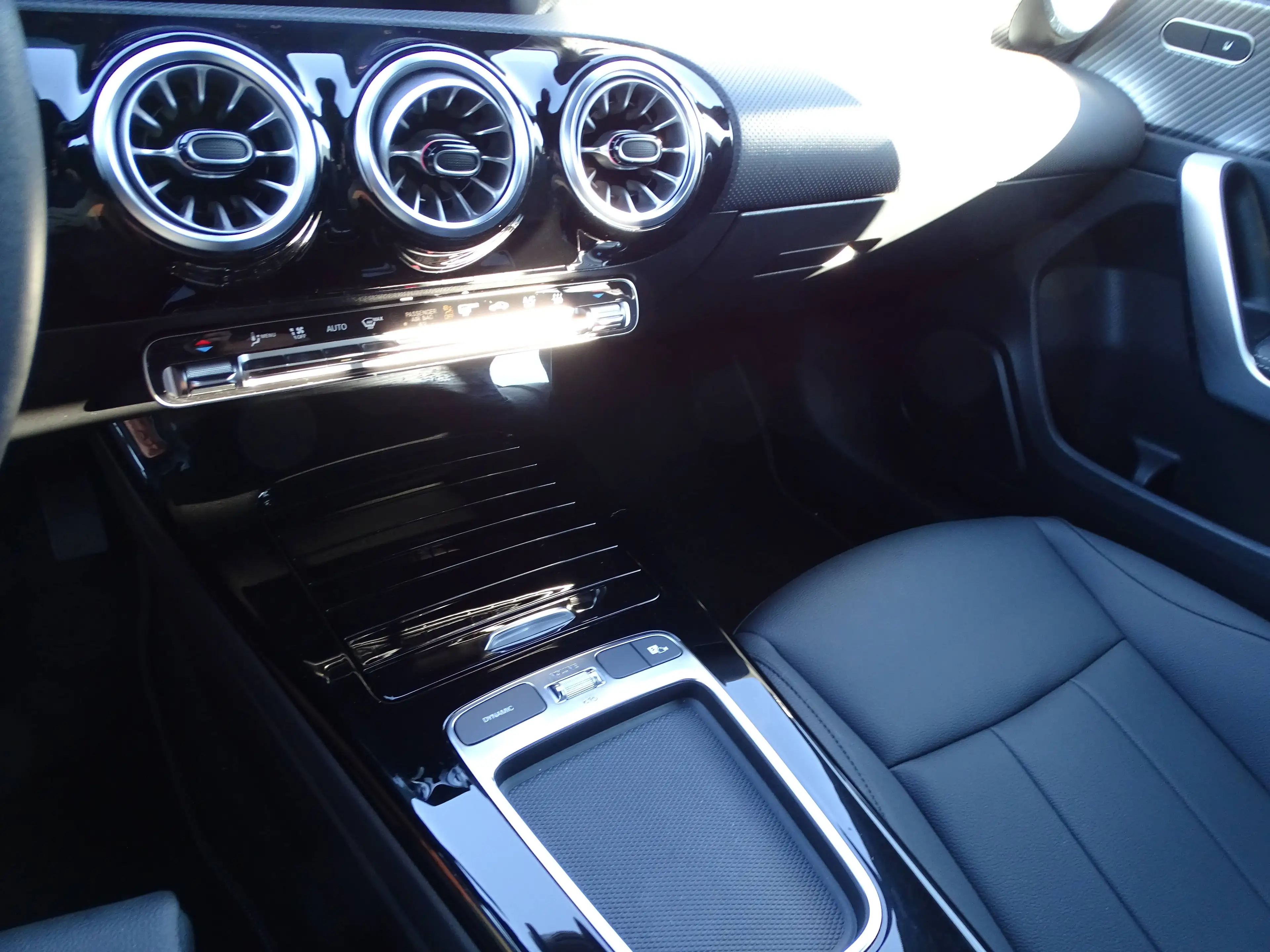 Mercedes-Benz A 250 A 250 e PHEV Luxury Line (160 kW) — photo 12