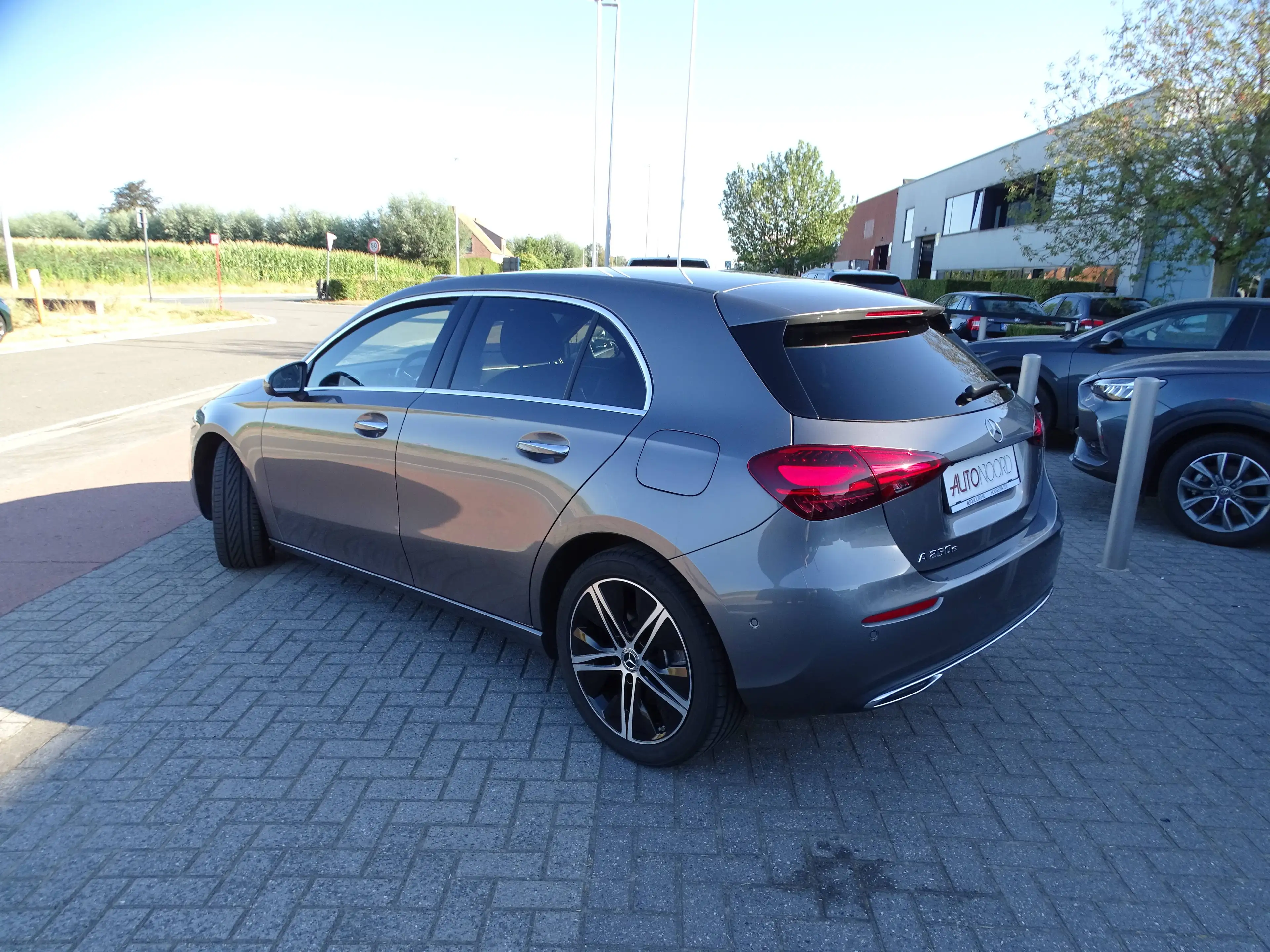 Mercedes-Benz A 250 A 250 e PHEV Luxury Line (160 kW) — photo 4