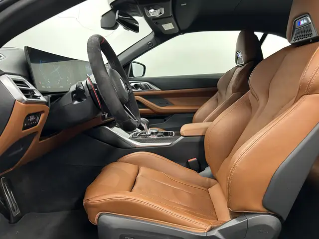 BMW M4 view 4