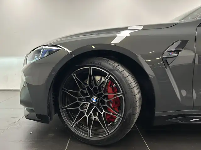 BMW M4 view 9
