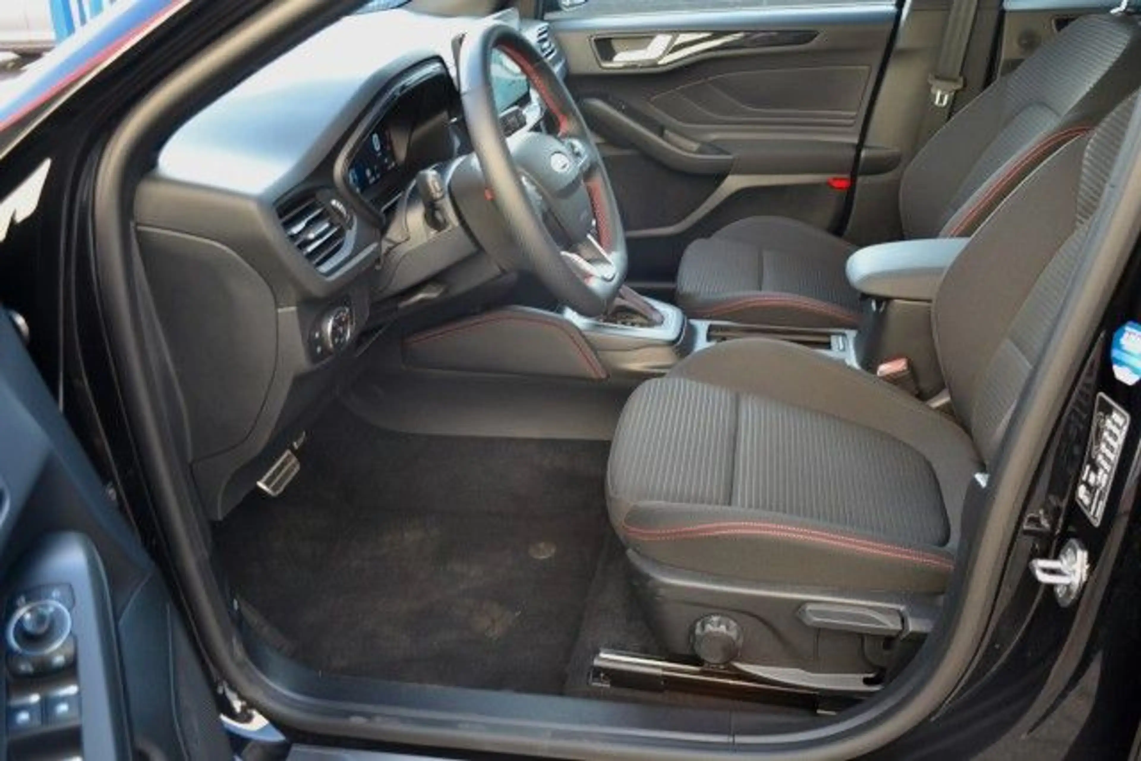 Ford Focus Lim. ST-Line X Glasdach Kamera  B&O — photo 8