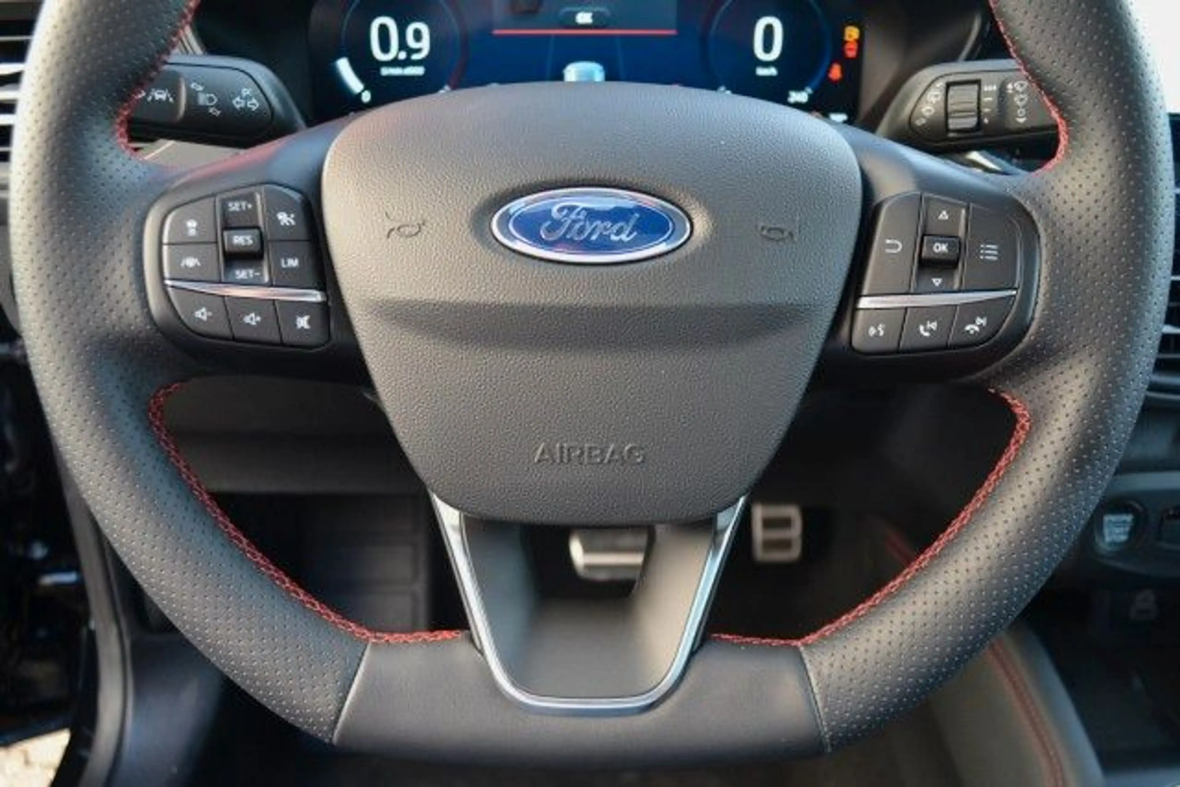 Ford Focus Lim. ST-Line X Glasdach Kamera  B&O — photo 10