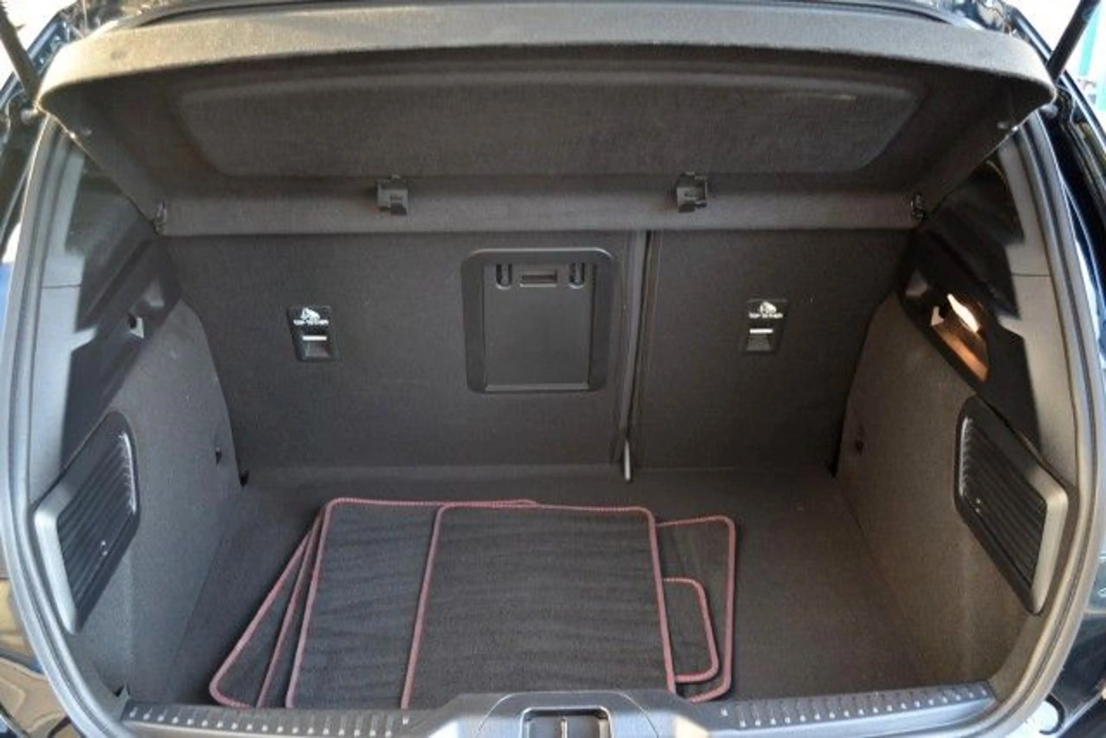 Ford Focus Lim. ST-Line X Glasdach Kamera  B&O — photo 15