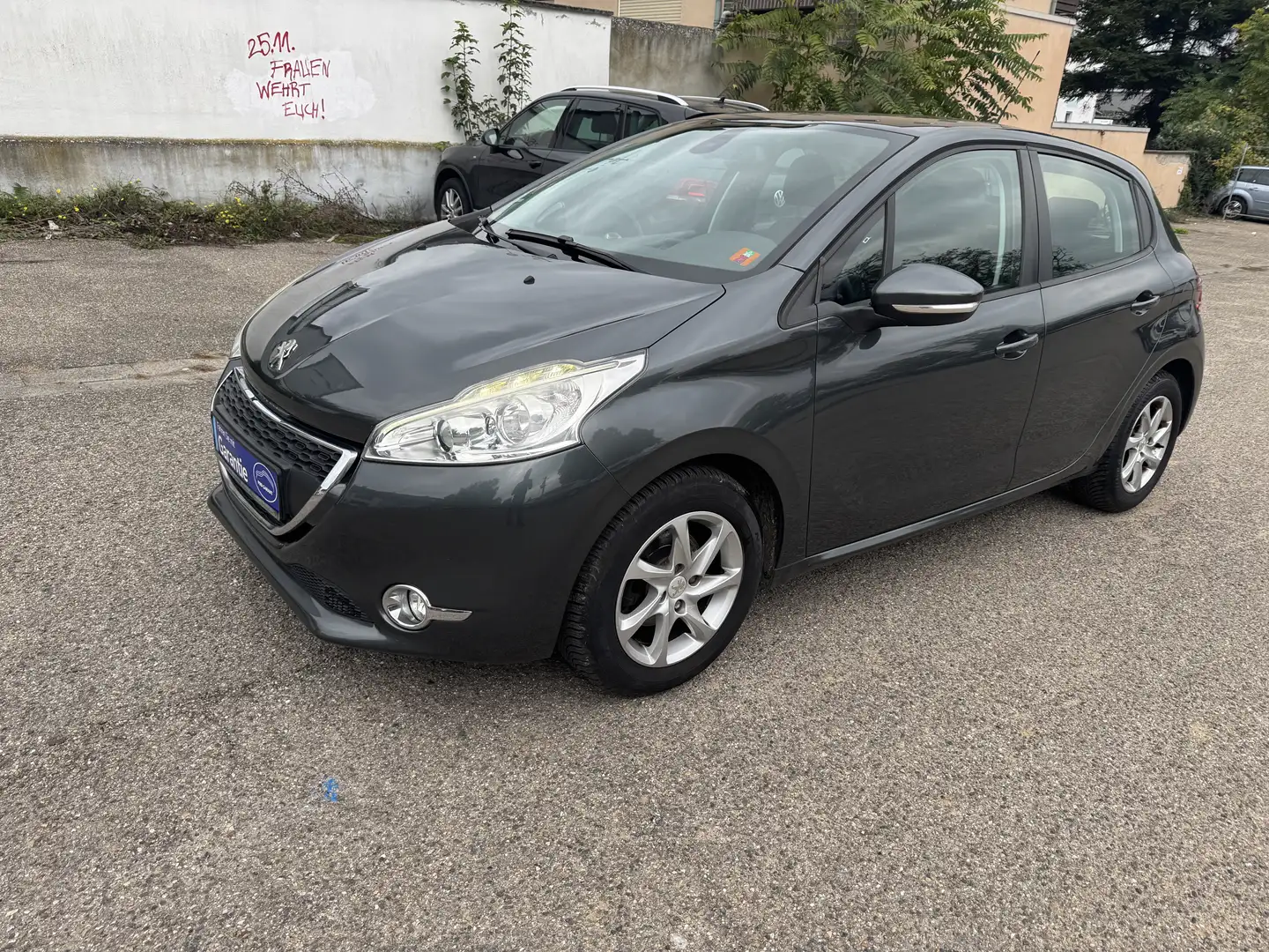 Peugeot 208 Active Grau - 1