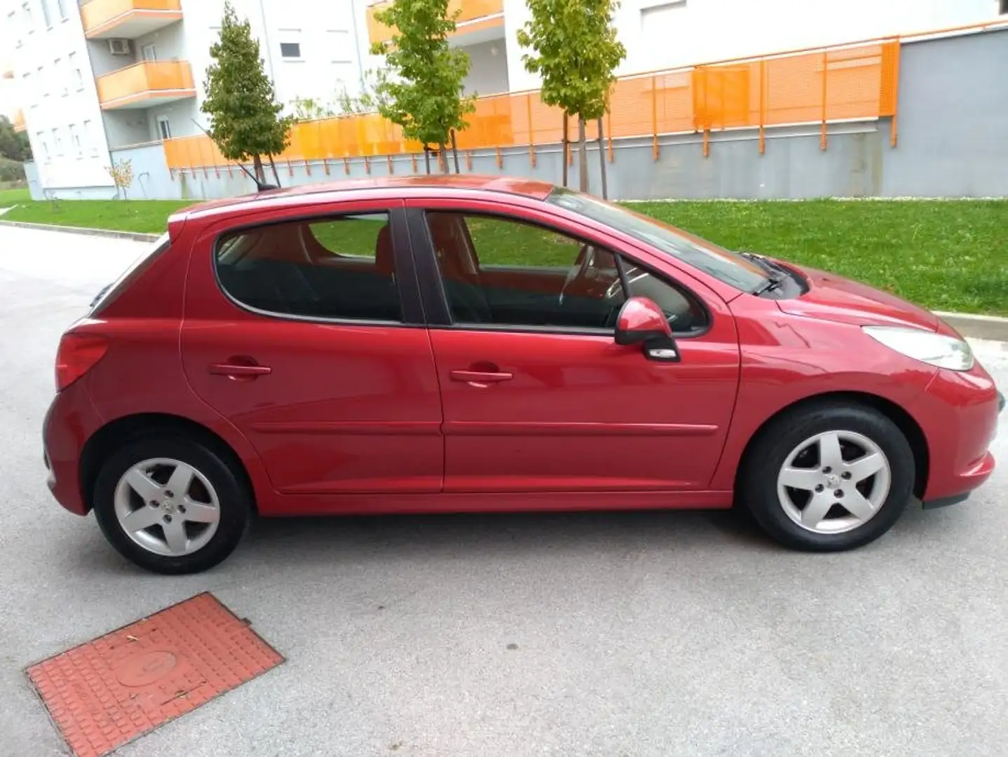 Peugeot 207 1.4 HDi 70ch Rouge - 2