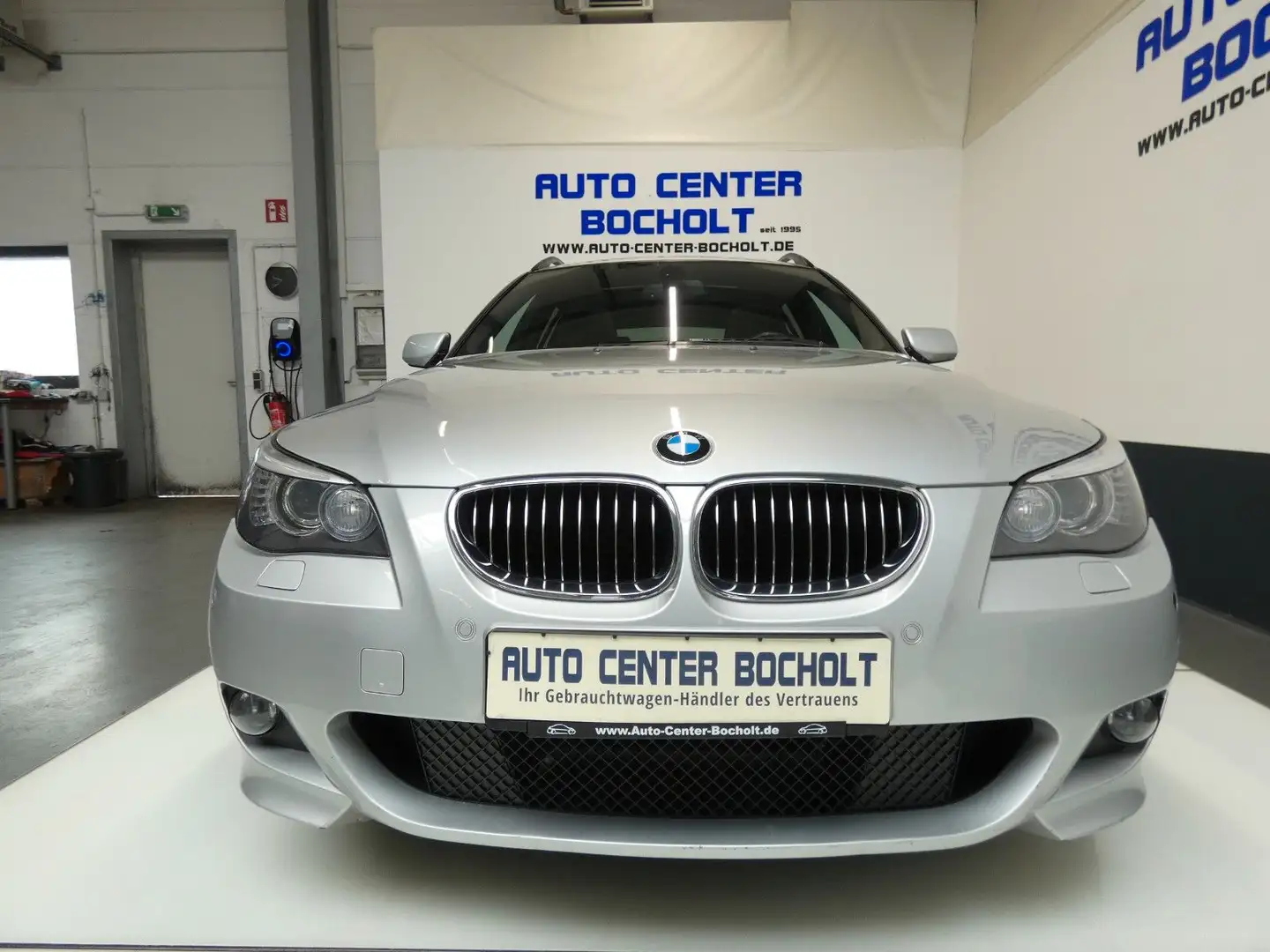 BMW 530 i E61*M Sportpaket*NaviProf*Panorma*HUD*Xenon Zilver - 1