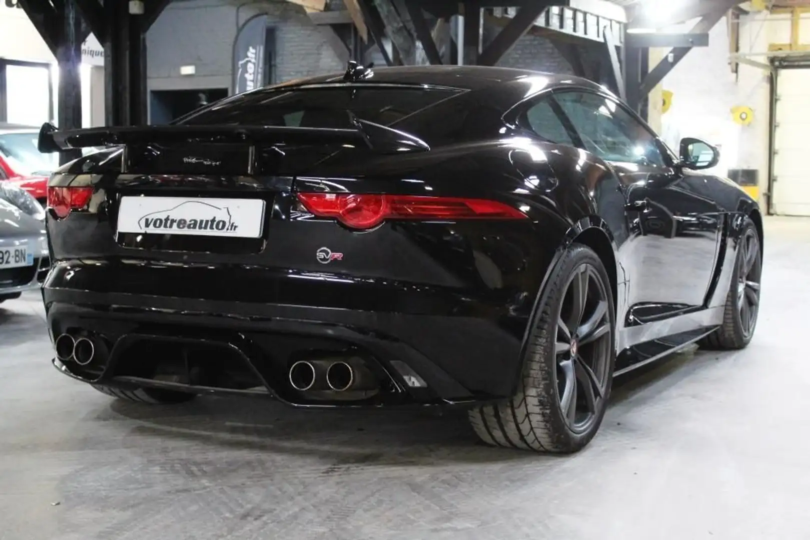 Jaguar F-Type (2) COUPE 5.0 V8 575 SVR AWD BVA8 Zwart - 2