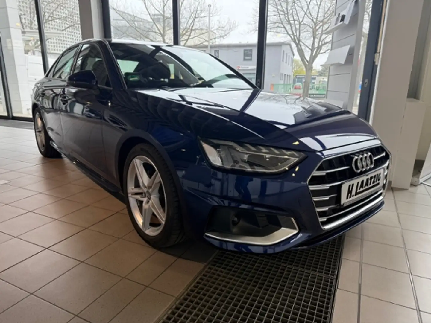 Audi A4 Lim. advanced 35 TFSI 2.0 S tronic Blauw - 2