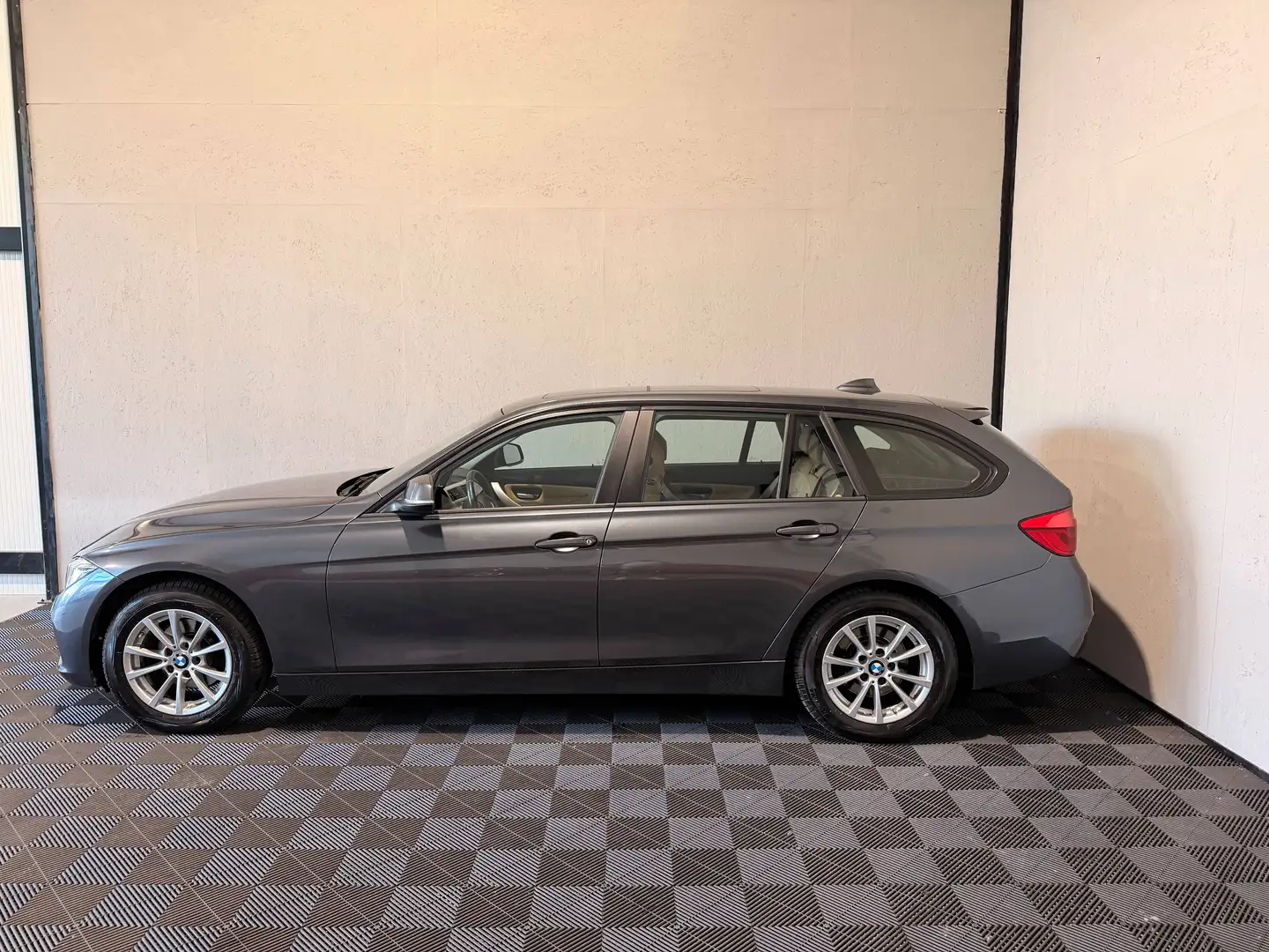 BMW 316 Serie 3 F31 2016 Touring 316d Touring Advantage auto Grau - 2