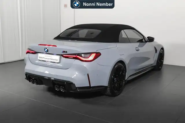 BMW M4 view 3