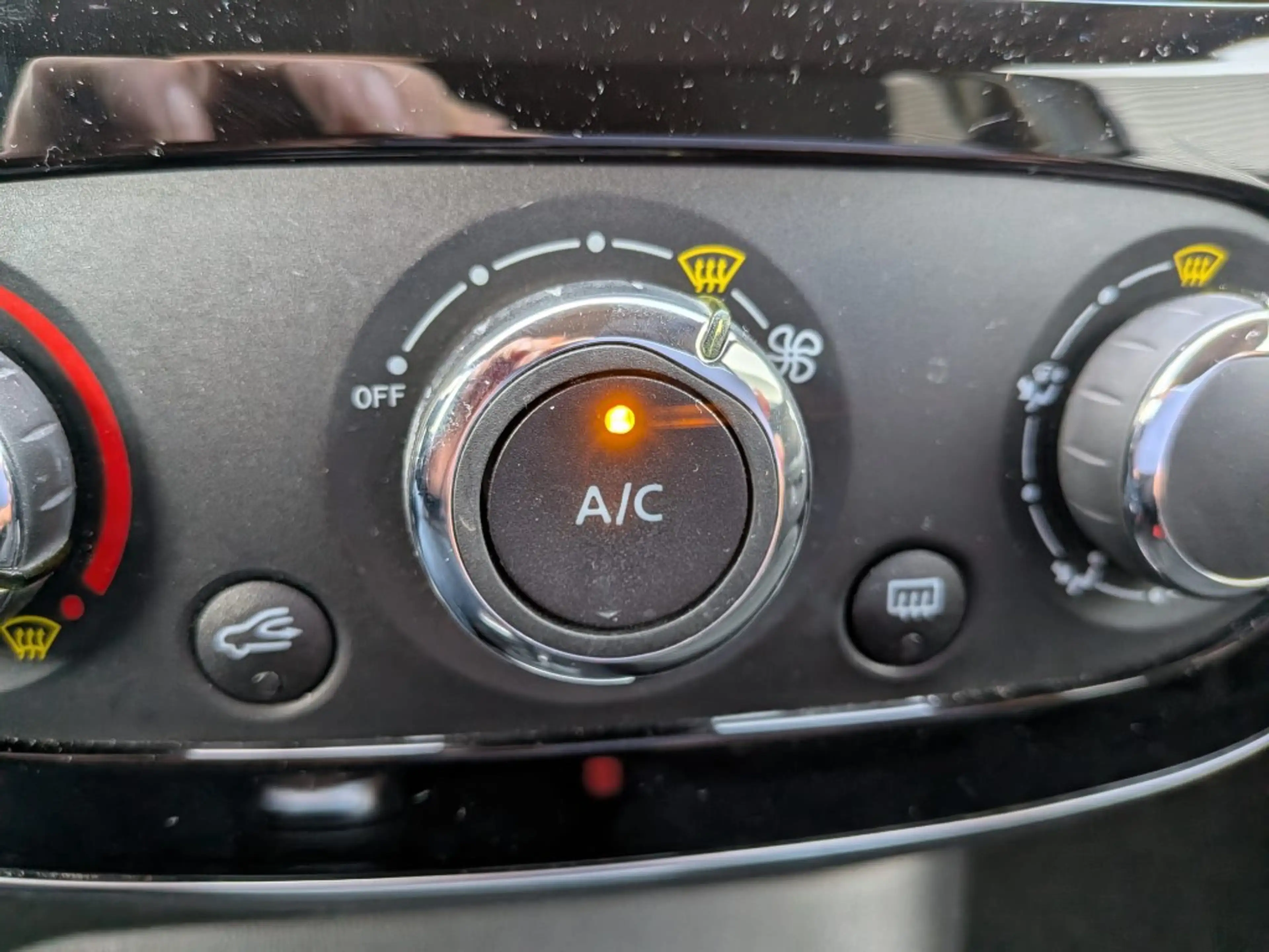Renault Captur 0.9 TCe Limited — photo 23