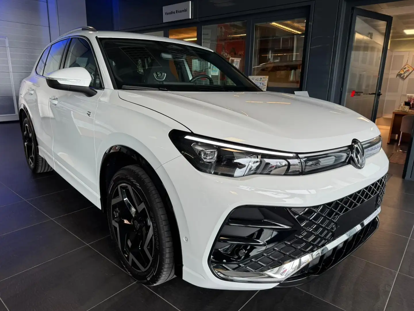 Volkswagen Tiguan 1.5 eTSI 150 CV ACT DSG R-Line Blanc - 1