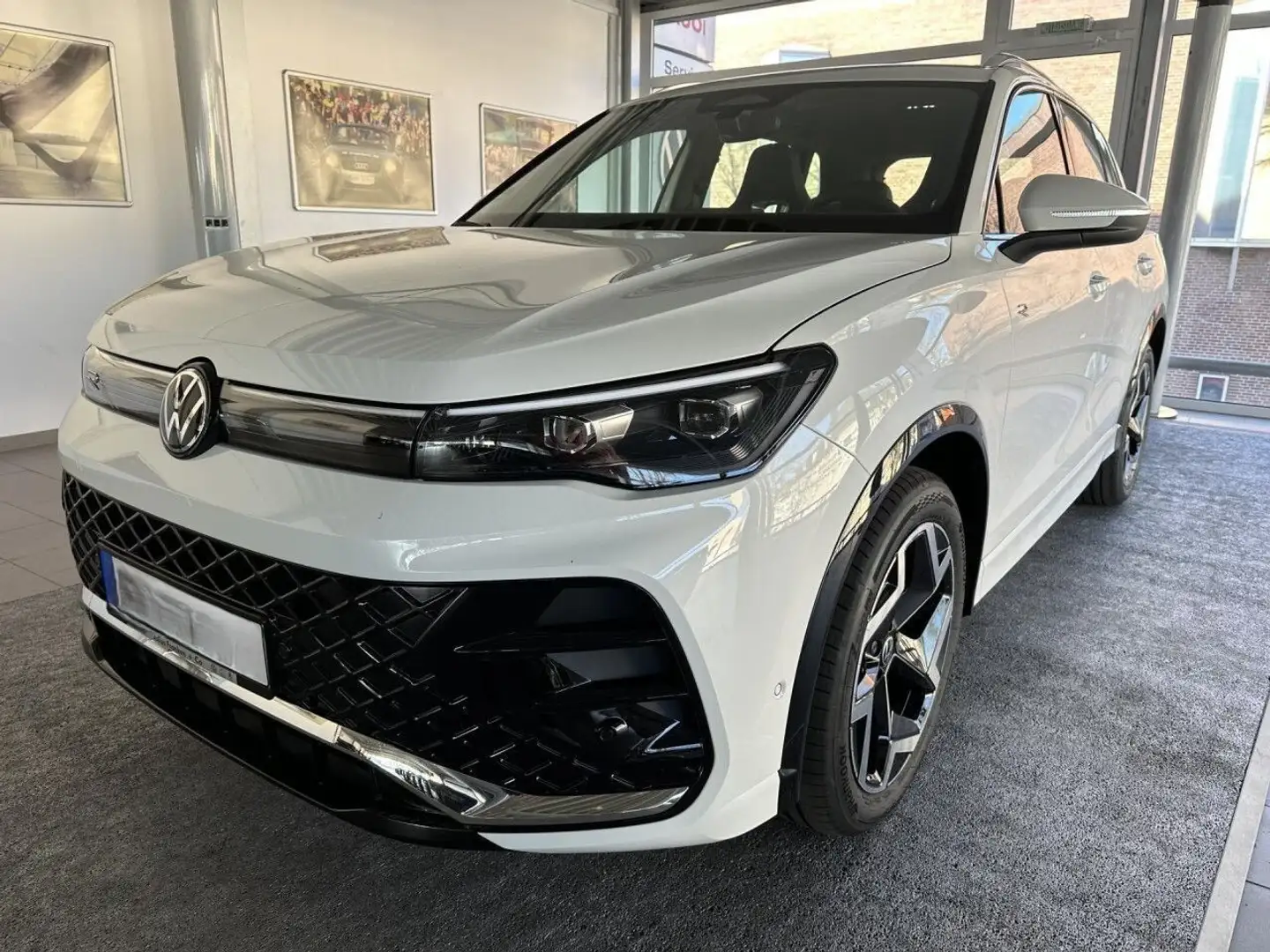 Volkswagen Tiguan 1.5 eTSI 150 CV ACT DSG R-Line Wit - 1