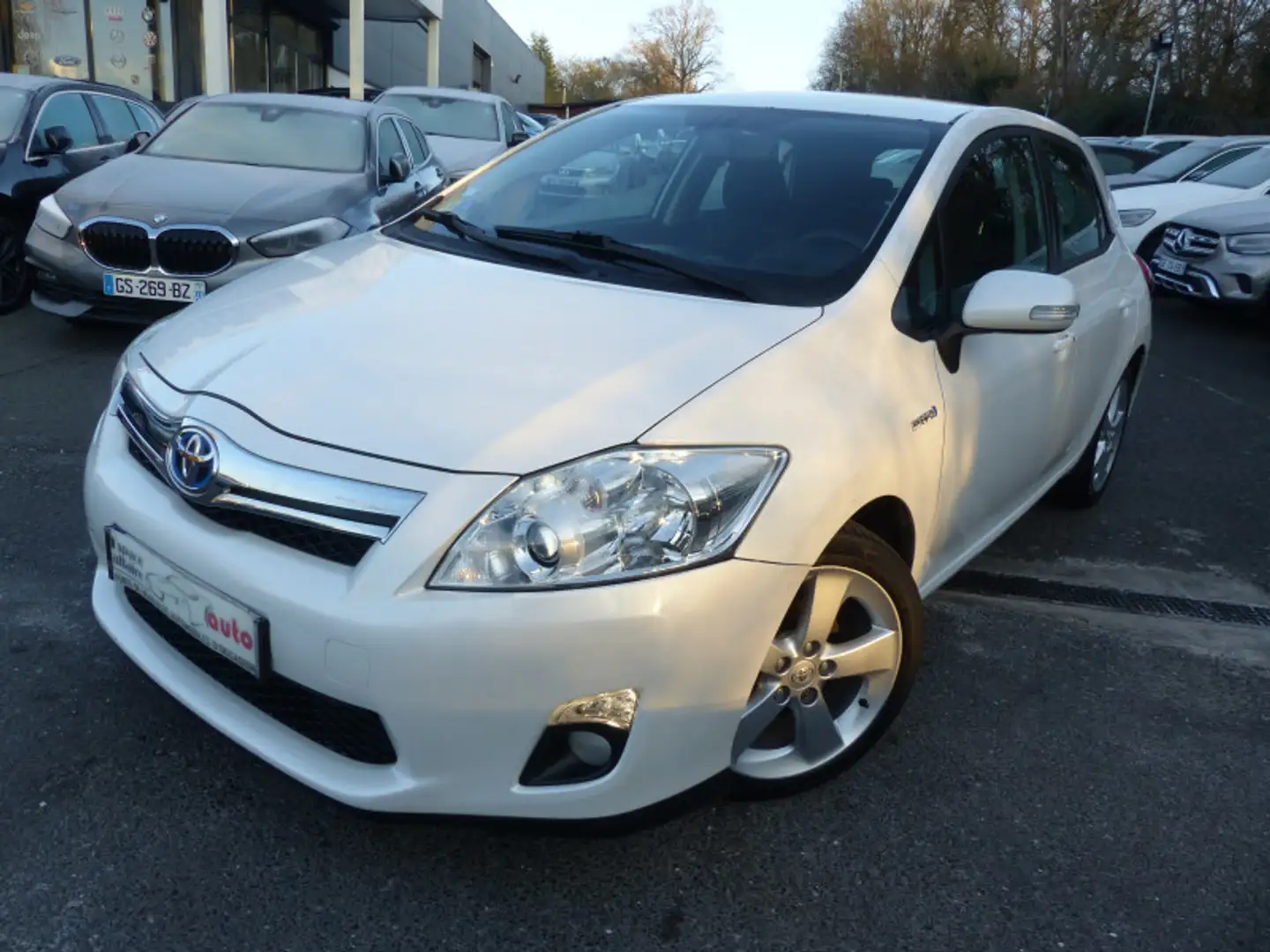 Toyota Auris HSD 136H DYNAMIC 15 5P Weiß - 1