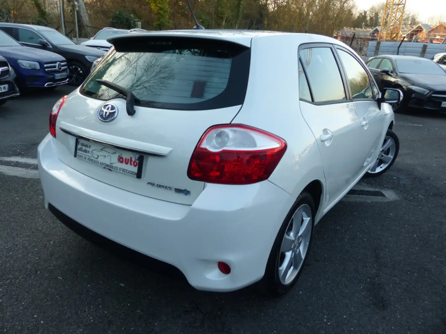 Toyota Auris HSD 136H DYNAMIC 15 5P Weiß - 2