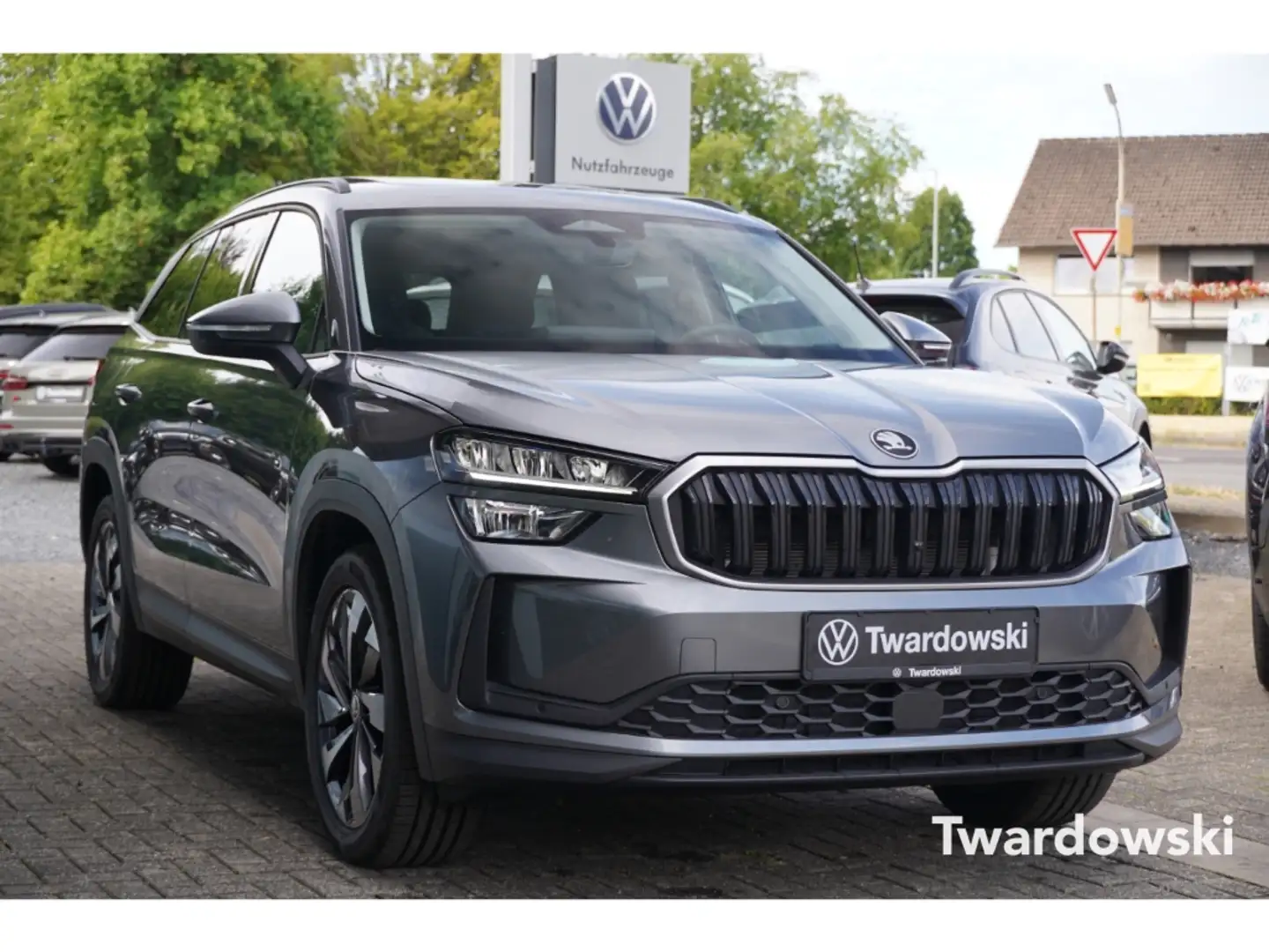 Skoda Kodiaq 2.0 TDI 4x4 Selection 7-Sitze PANO AHK ACC Grau - 1