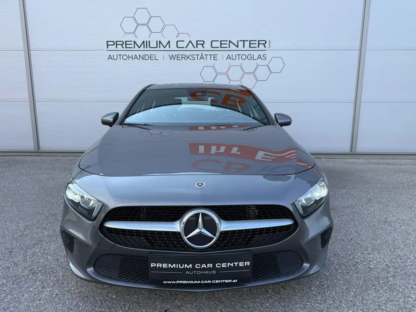 Mercedes-Benz A 180 A 180d Aut. NAVI / TEILLEDER / SITZHZG. / LED Grau - 2