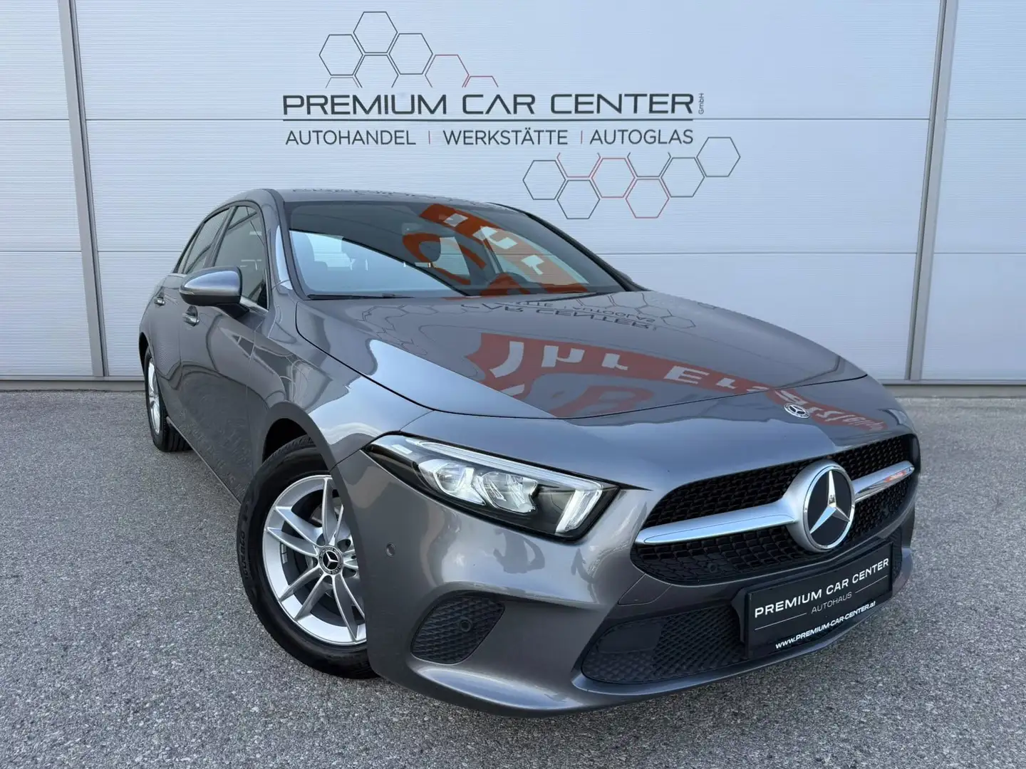 Mercedes-Benz A 180 A 180d Aut. NAVI / TEILLEDER / SITZHZG. / LED Grau - 1