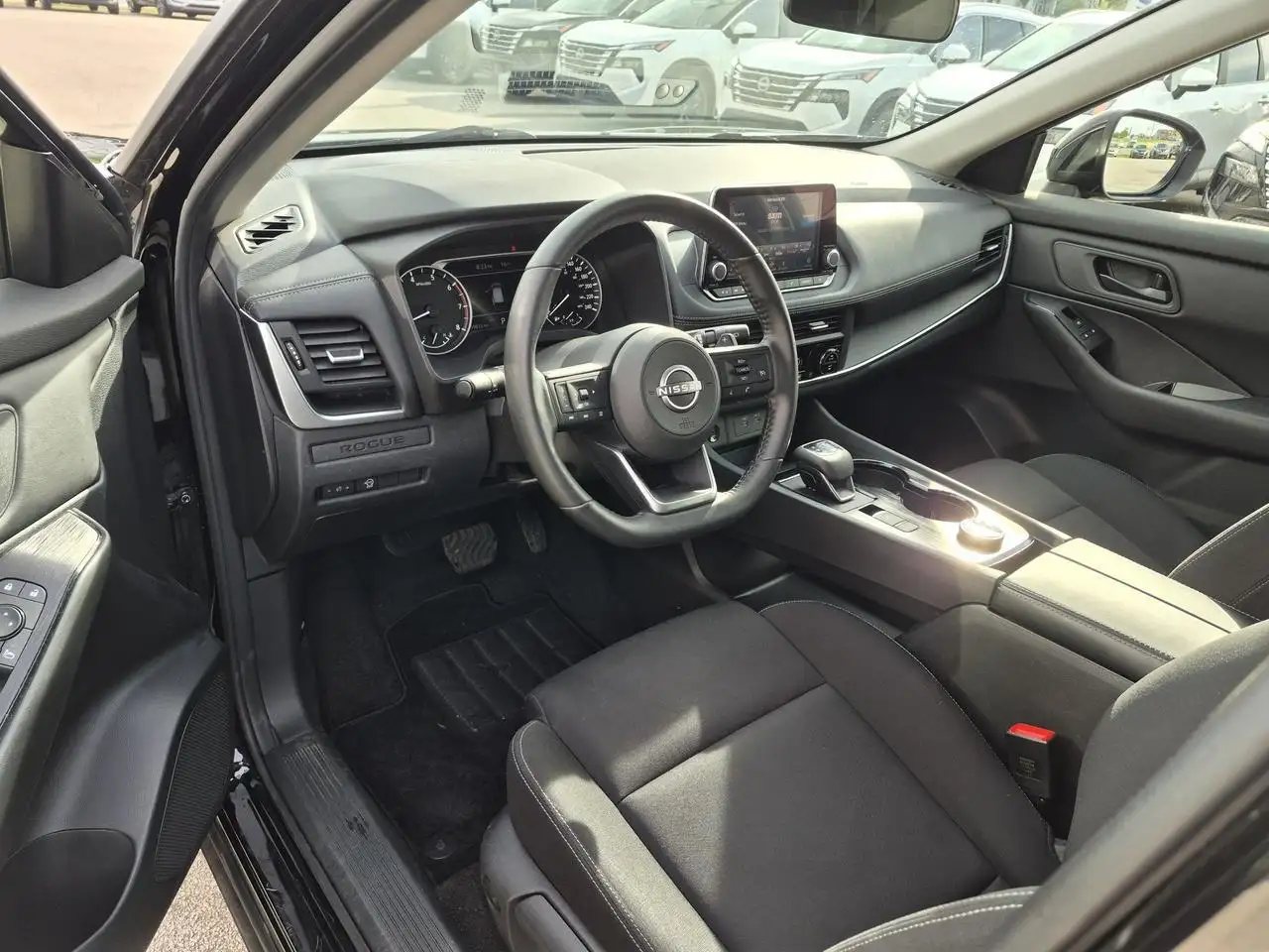 Nissan Rogue снимка Nissan Rogue