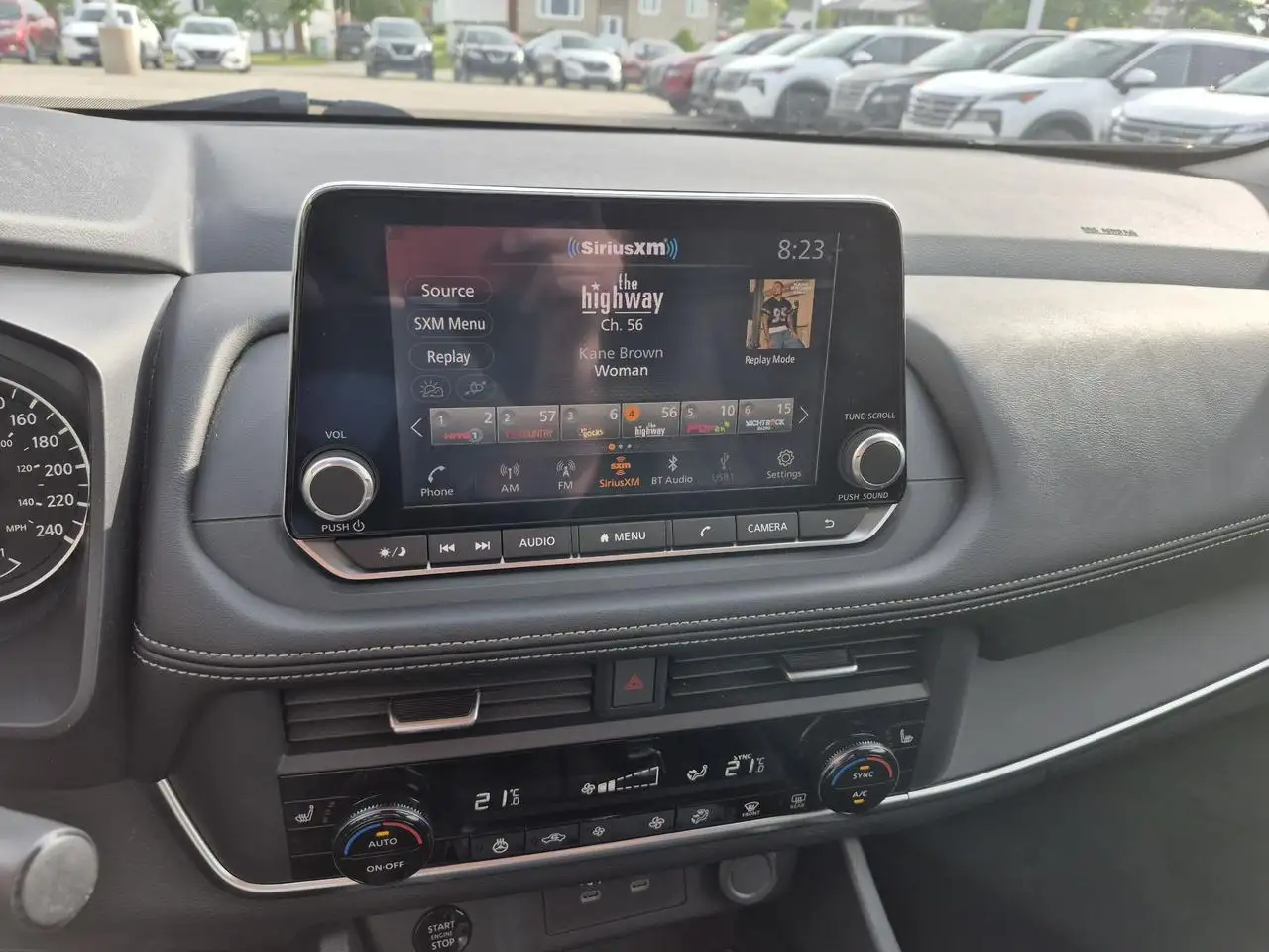 Nissan Rogue снимка Nissan Rogue