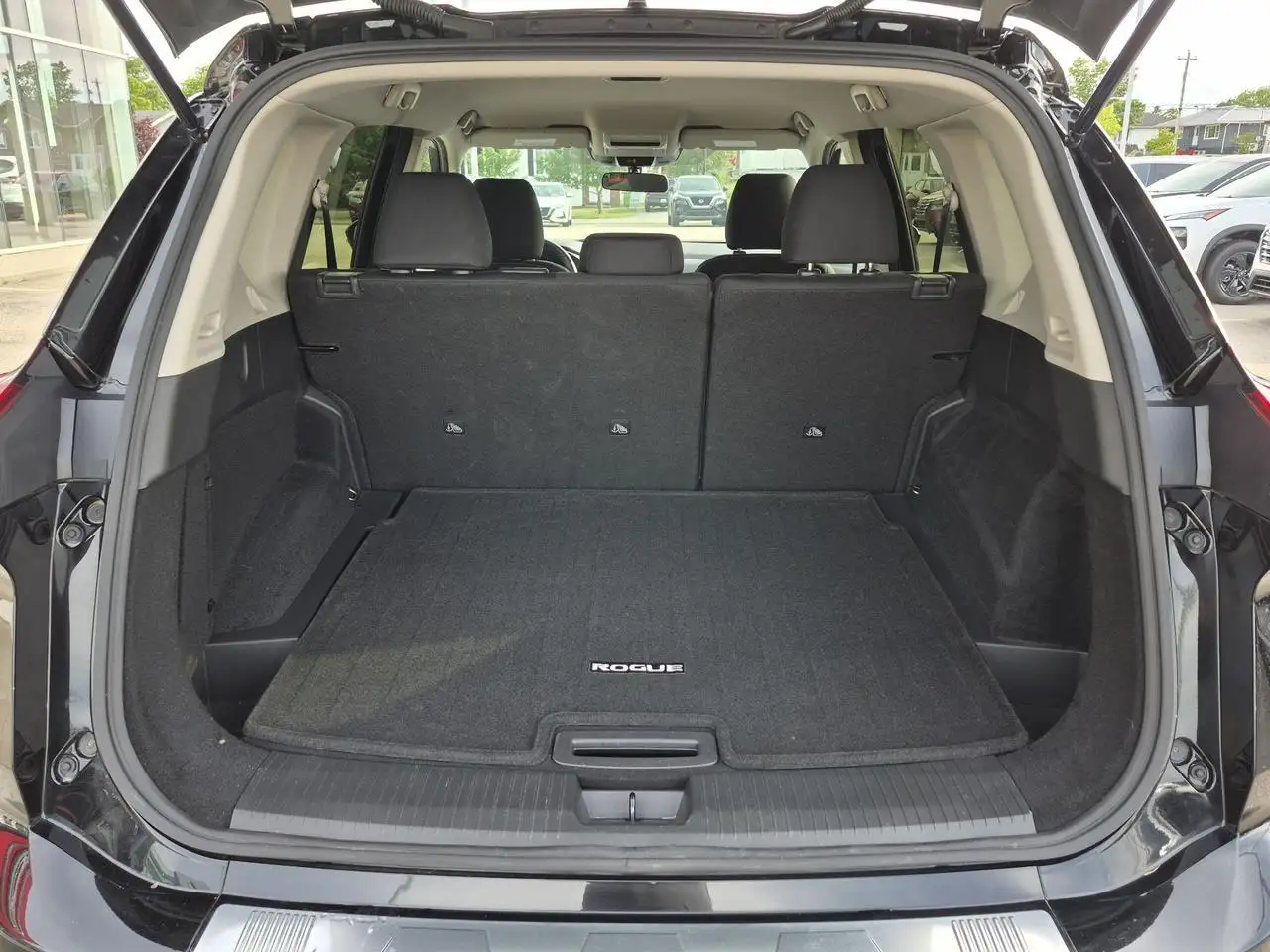 Nissan Rogue снимка Nissan Rogue