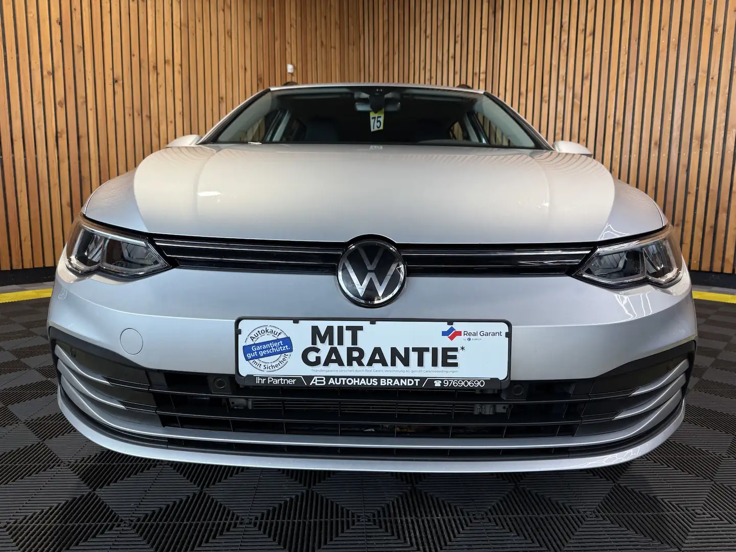 Volkswagen Golf Variant 1,5 eTSI DSG Life Navi*Virt*AHK*LED Silber - 2
