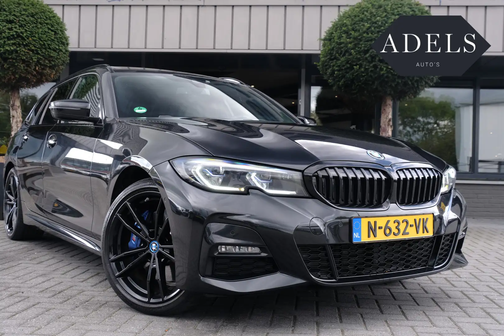 BMW 330 3-serie Touring 330e M Sport Shadow HUD LASERLED P Zwart - 1