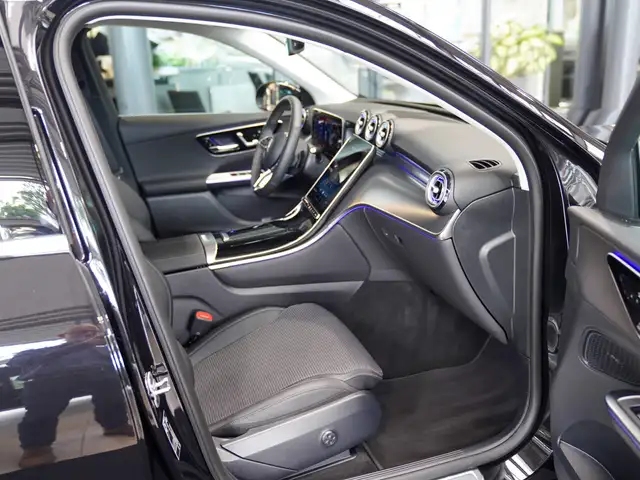 Mercedes-Benz GLC view 11