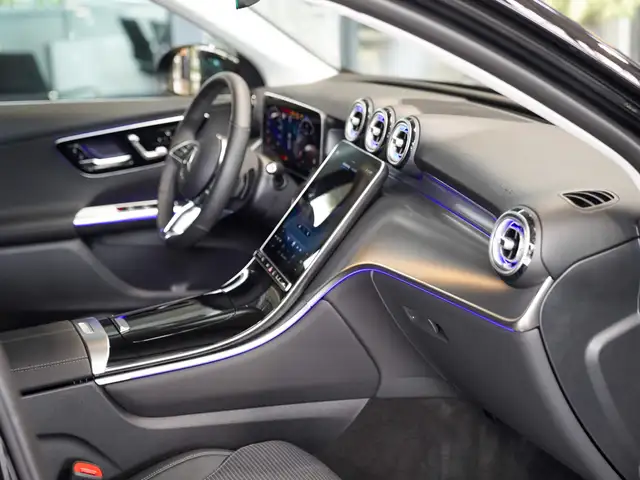 Mercedes-Benz GLC view 12