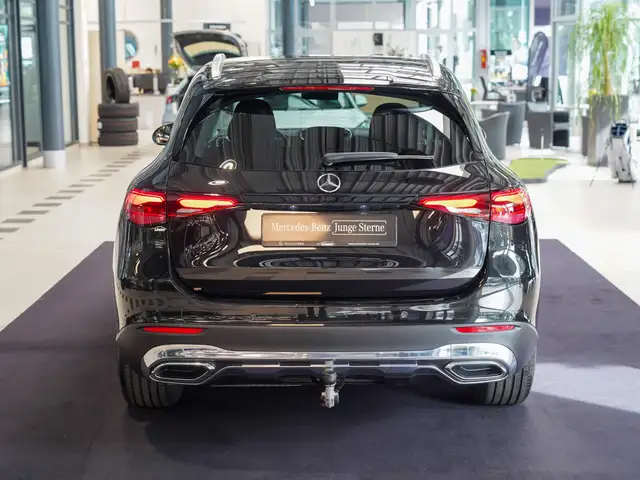 Mercedes-Benz GLC view 4
