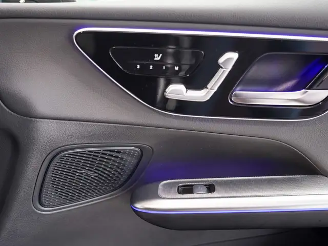Mercedes-Benz GLC view 14