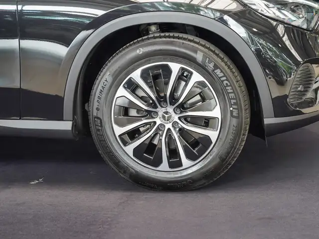 Mercedes-Benz GLC view 2