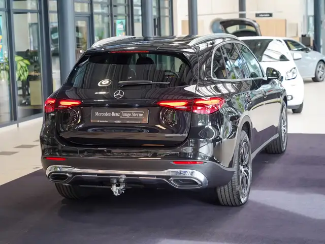 Mercedes-Benz GLC view 3