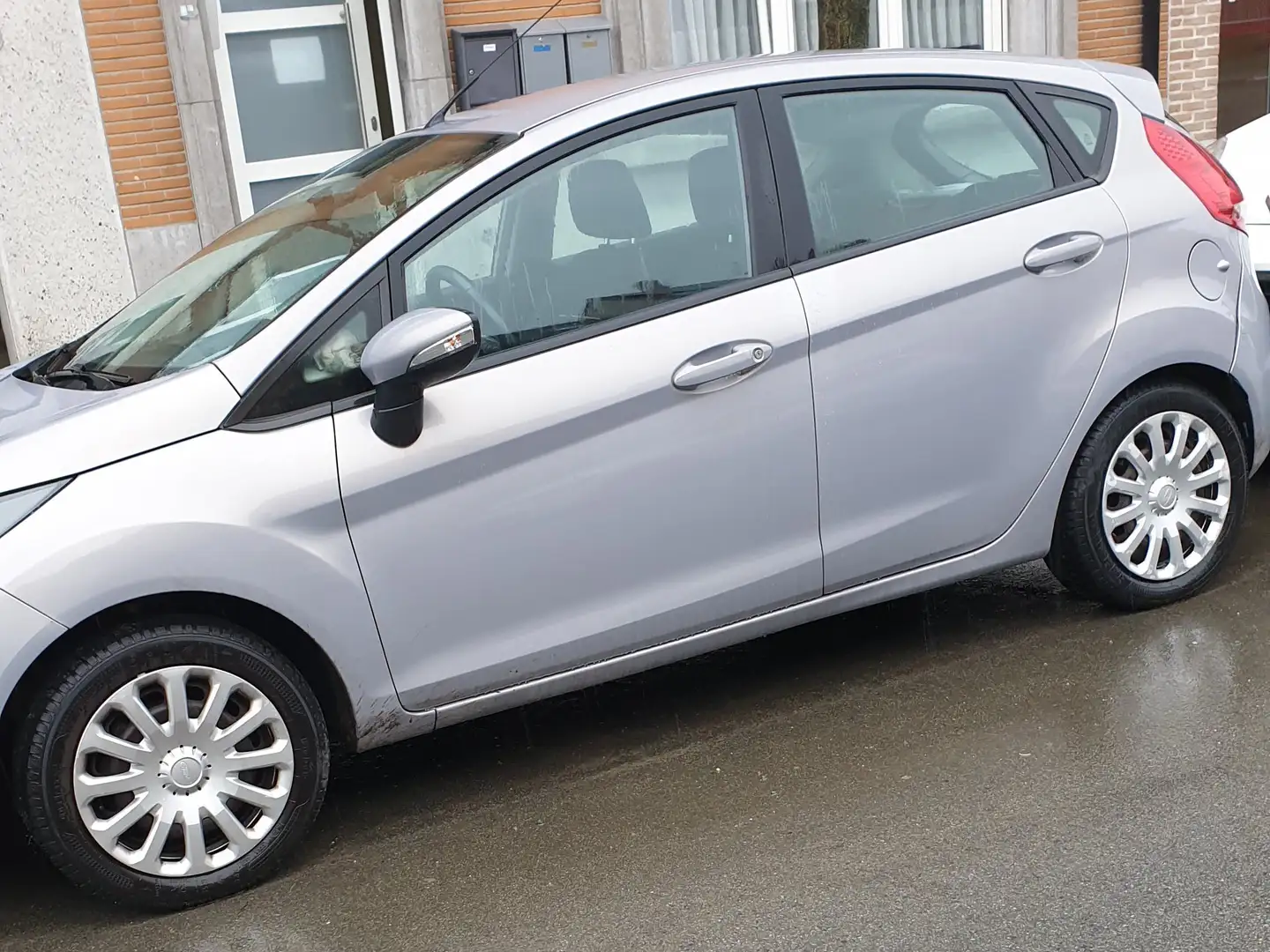 Ford Fiesta 1.25i Trend Gris - 1