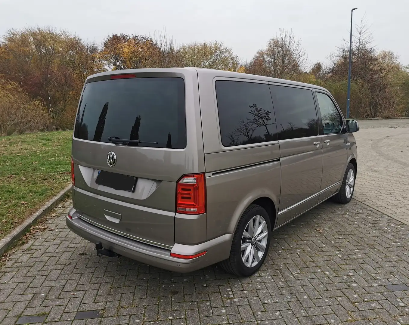 Volkswagen T6 Multivan Multivan DSG 4MOTION Highline Allrad Standheizung Beige - 2