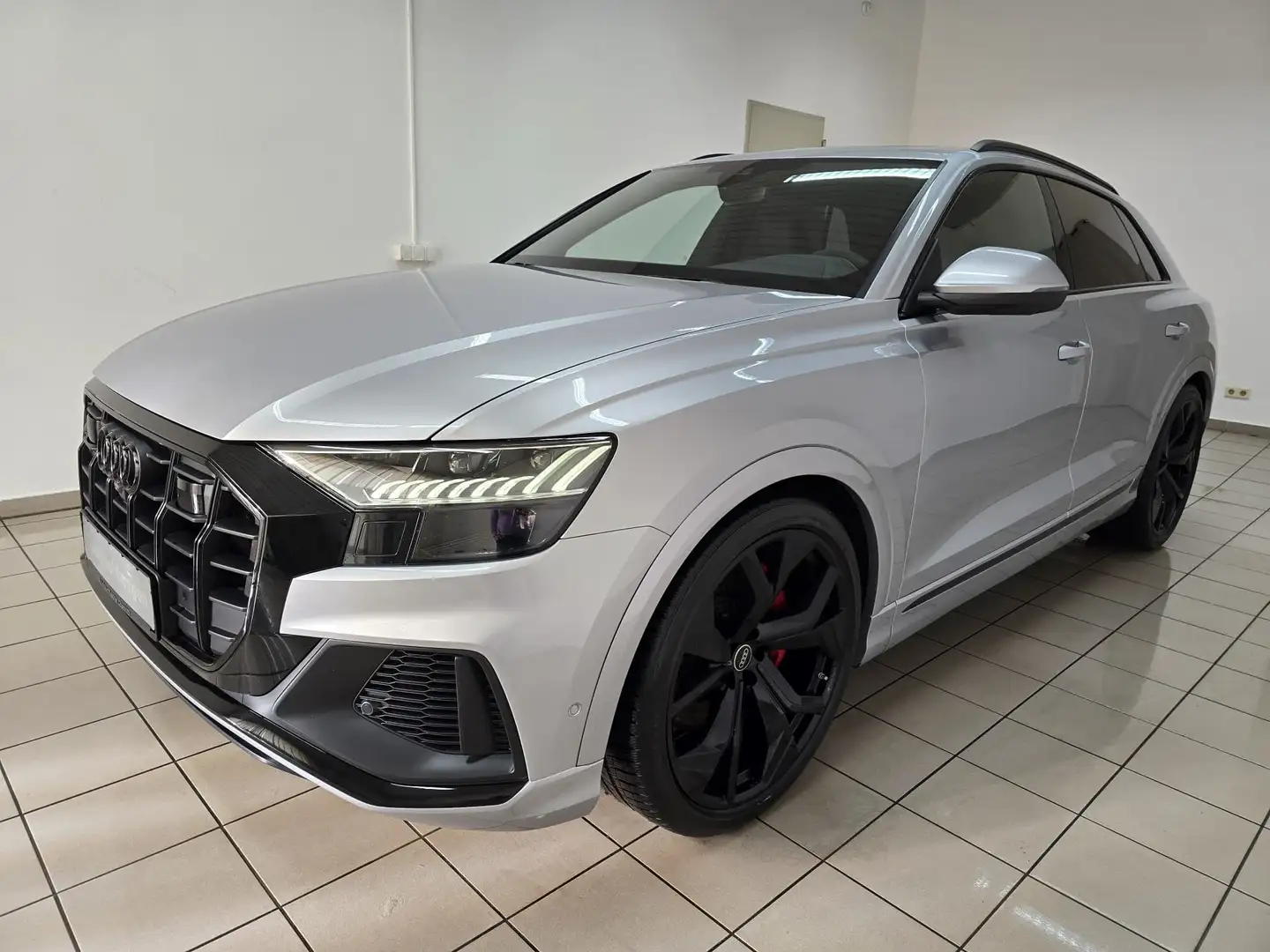 Audi SQ8 4.0 TFSI qu. Matrix Pano B&O Sthzg S Sitz 23 Argent - 1