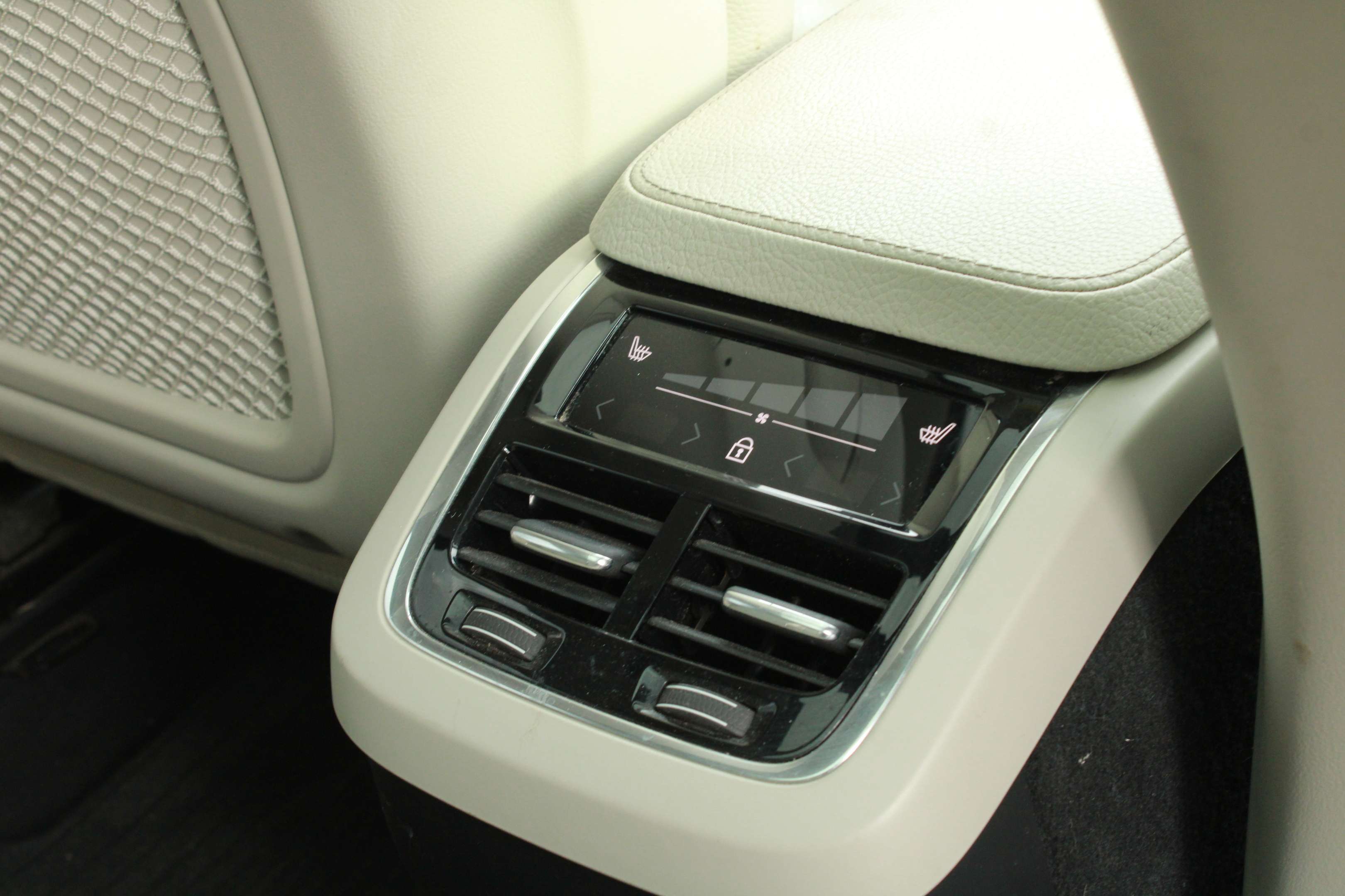 2018 Volvo XC90 T6 AWD Momentum, MAGS, CUIR, A/C, NAVIGATION thumb 41
