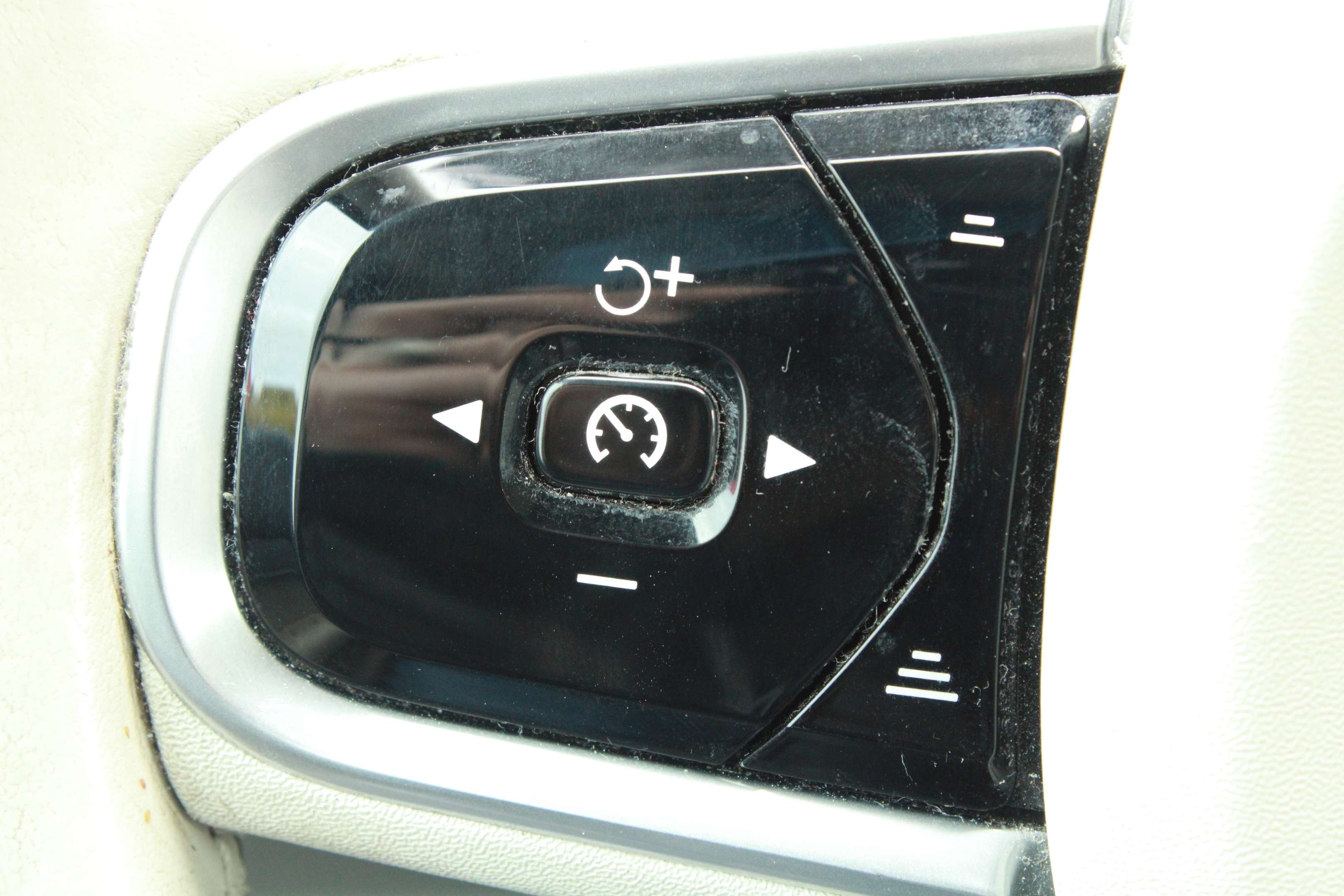 2018 Volvo XC90 T6 AWD Momentum, MAGS, CUIR, A/C, NAVIGATION thumb 21